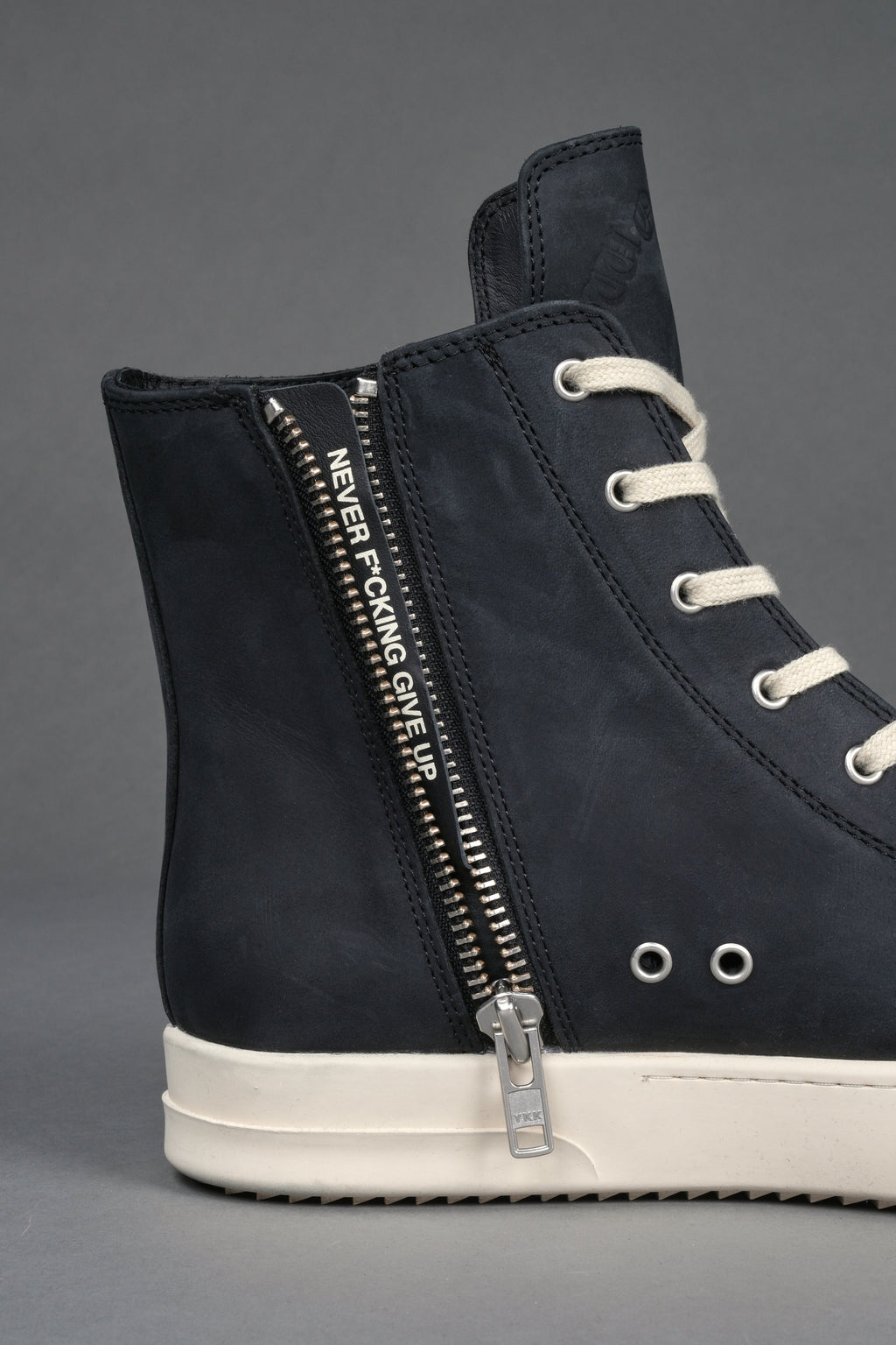 Venice High Top Shoe in Black/Cream - imagem 7