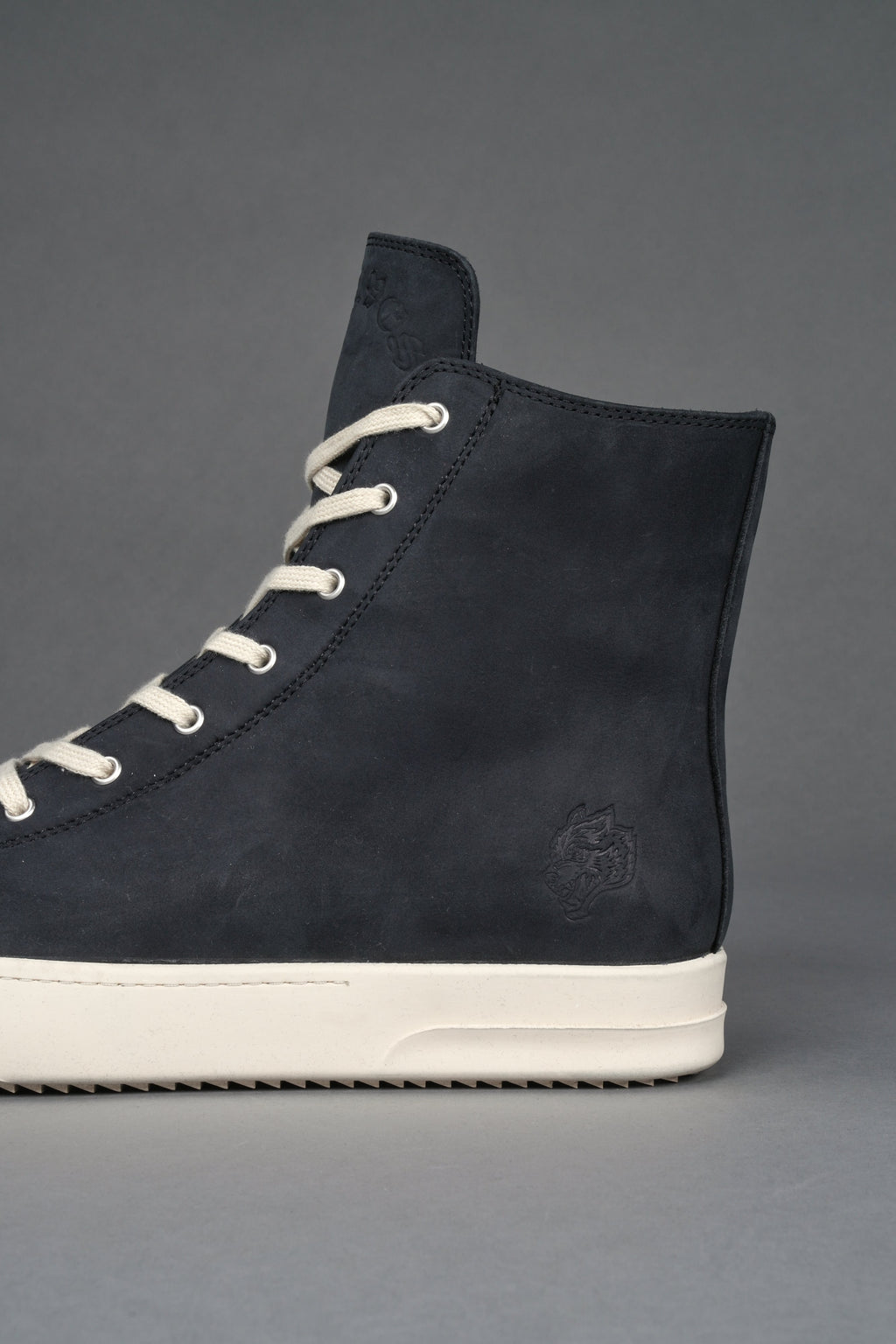 Venice High Top Shoe in Black/Cream - imagem 8