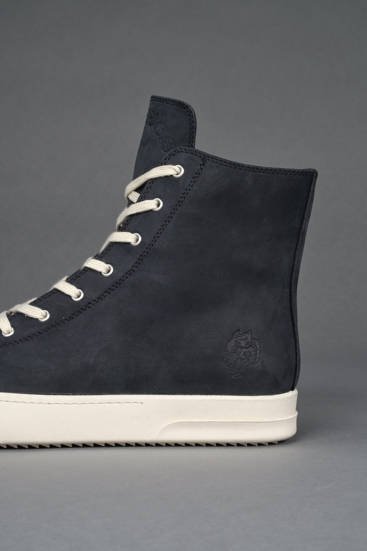 Venice High Top Shoe in Black/Cream - imagem 8