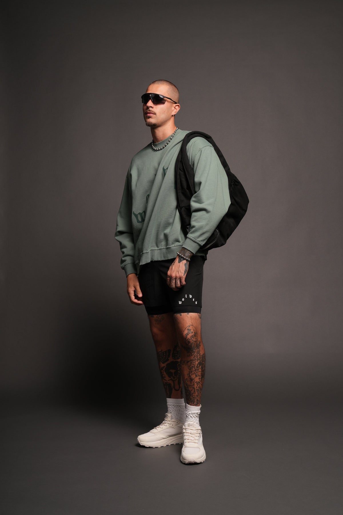 Forever Our Core Grunge Distressed Oversized London Crewneck In Hunter Green - imagem 4