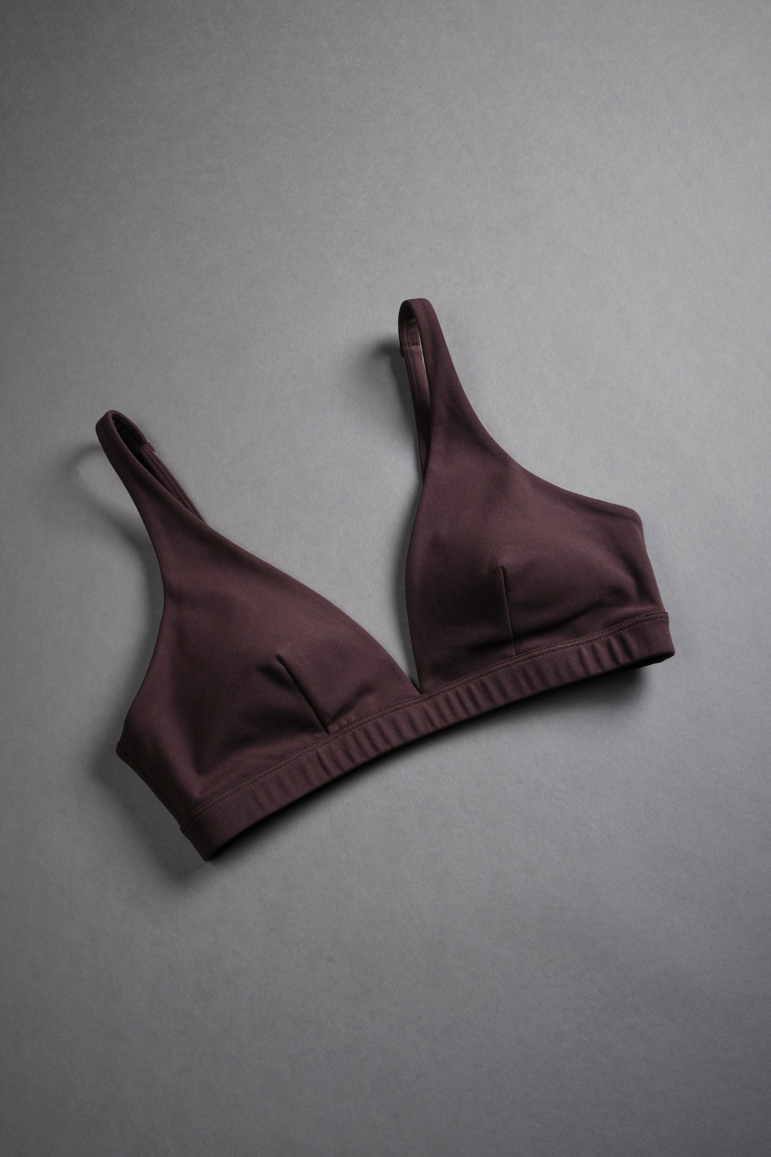 Chopper V Sports Bra in Darc Garnet — imagem 5