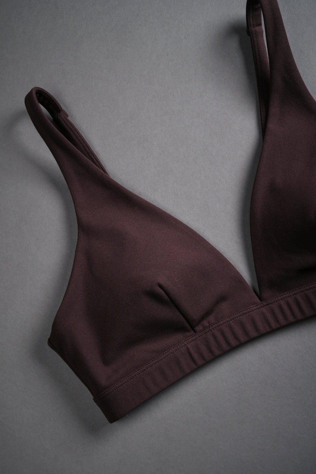 Chopper V Sports Bra in Darc Garnet — imagem 7