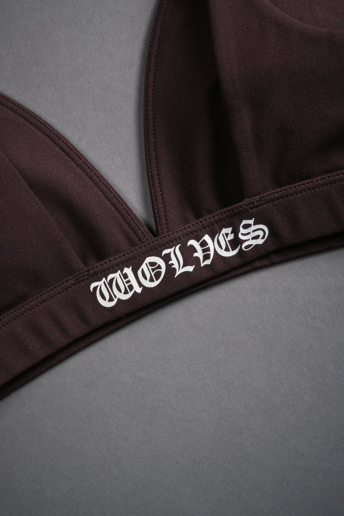 Chopper V Sports Bra in Darc Garnet - imagem 6