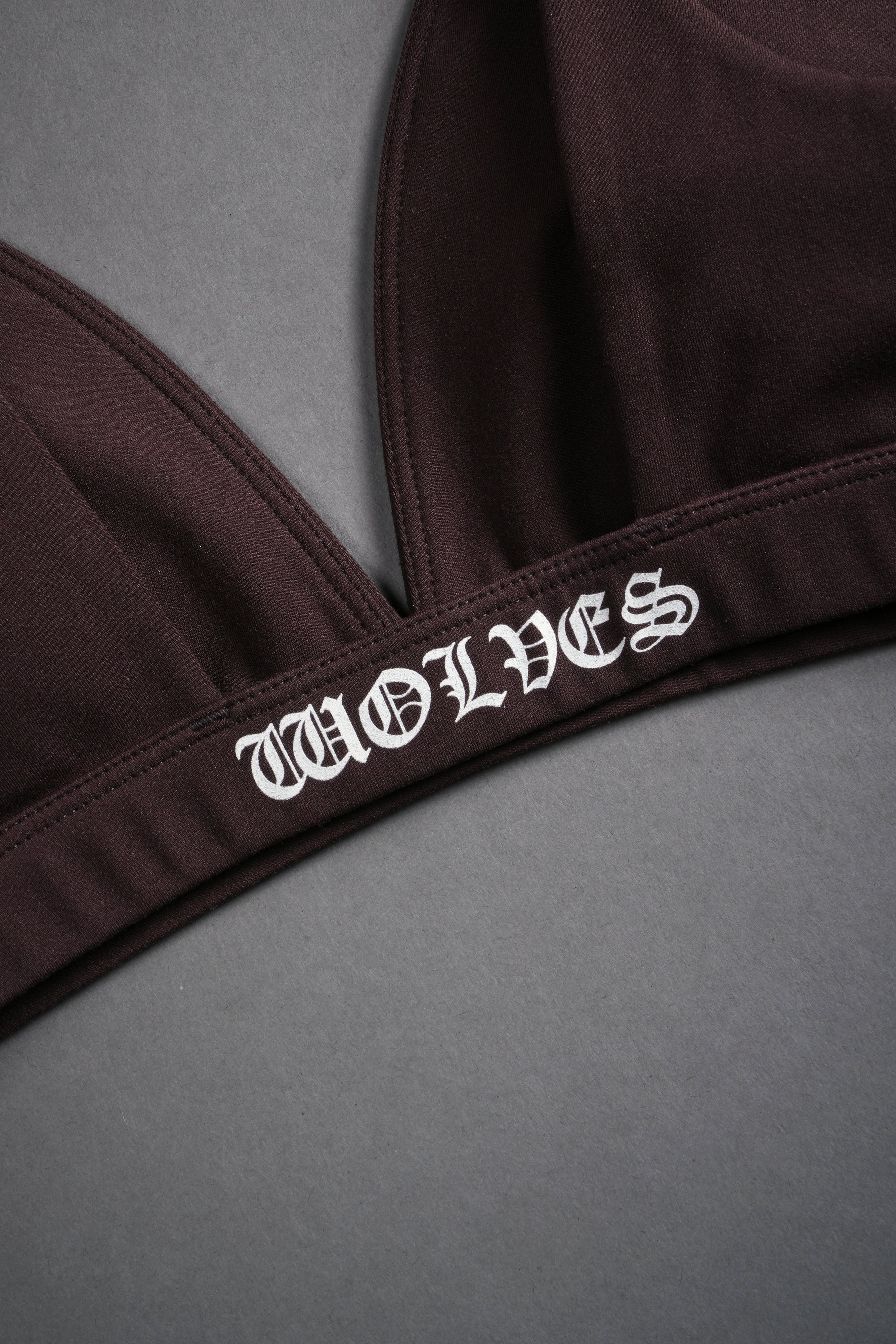 Chopper V Sports Bra in Darc Garnet — imagem 6