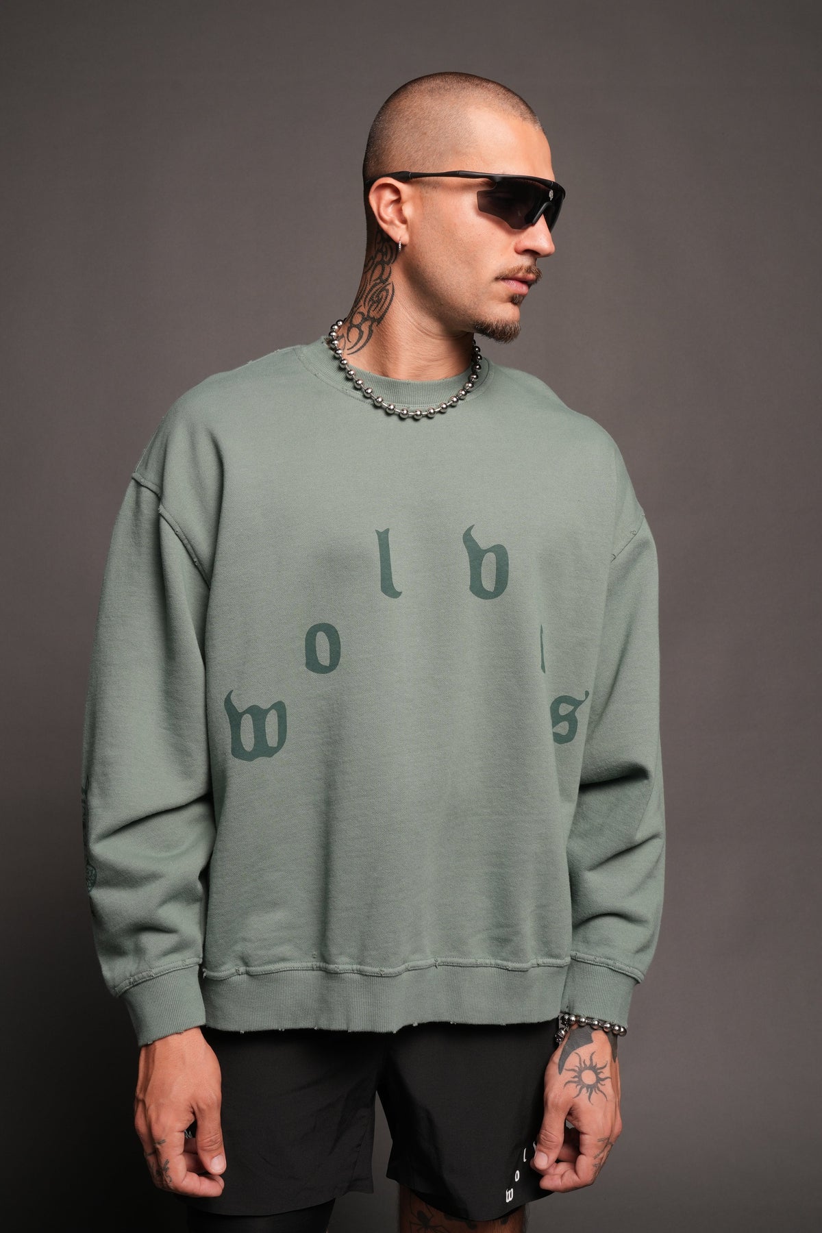 Forever Our Core Grunge Distressed Oversized London Crewneck In Hunter Green - imagem 2