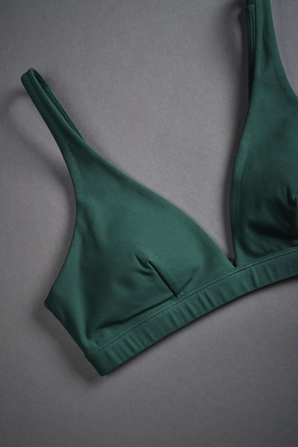 Chopper V Sports Bra in Hunter Green — imagem 7