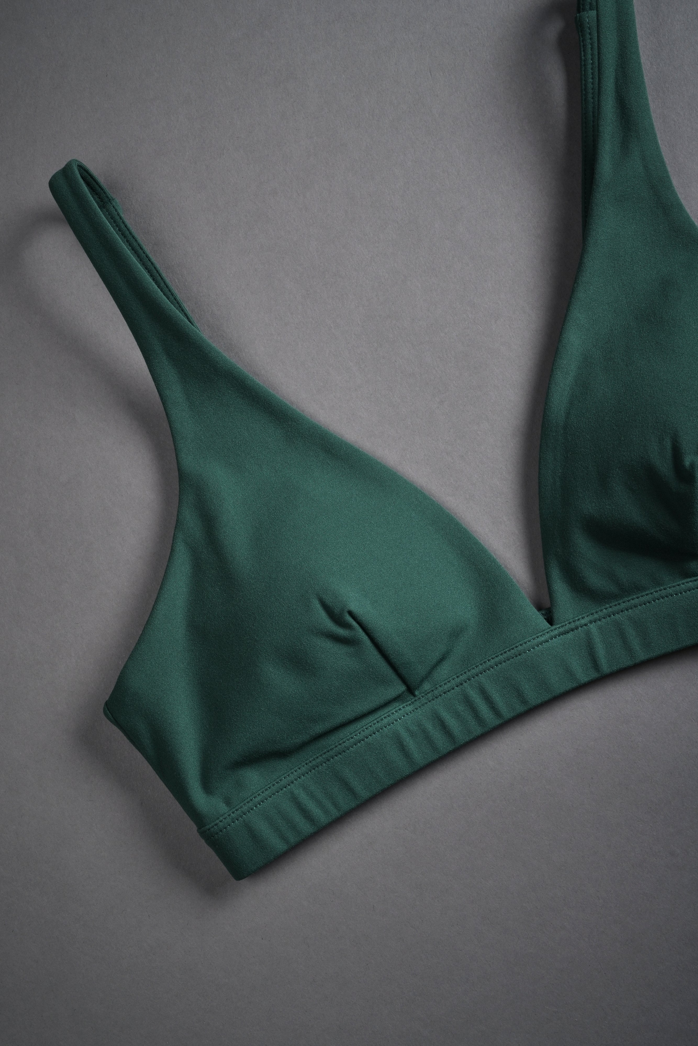 Chopper V Sports Bra in Hunter Green — imagem 7