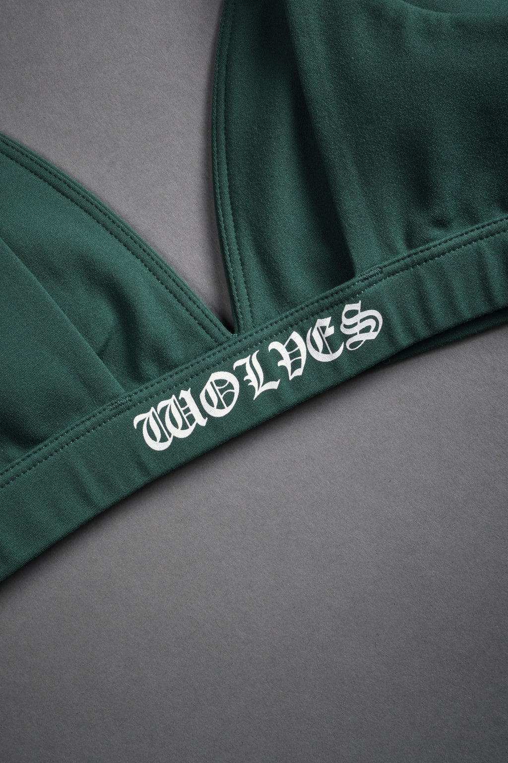 Chopper V Sports Bra in Hunter Green — imagem 6
