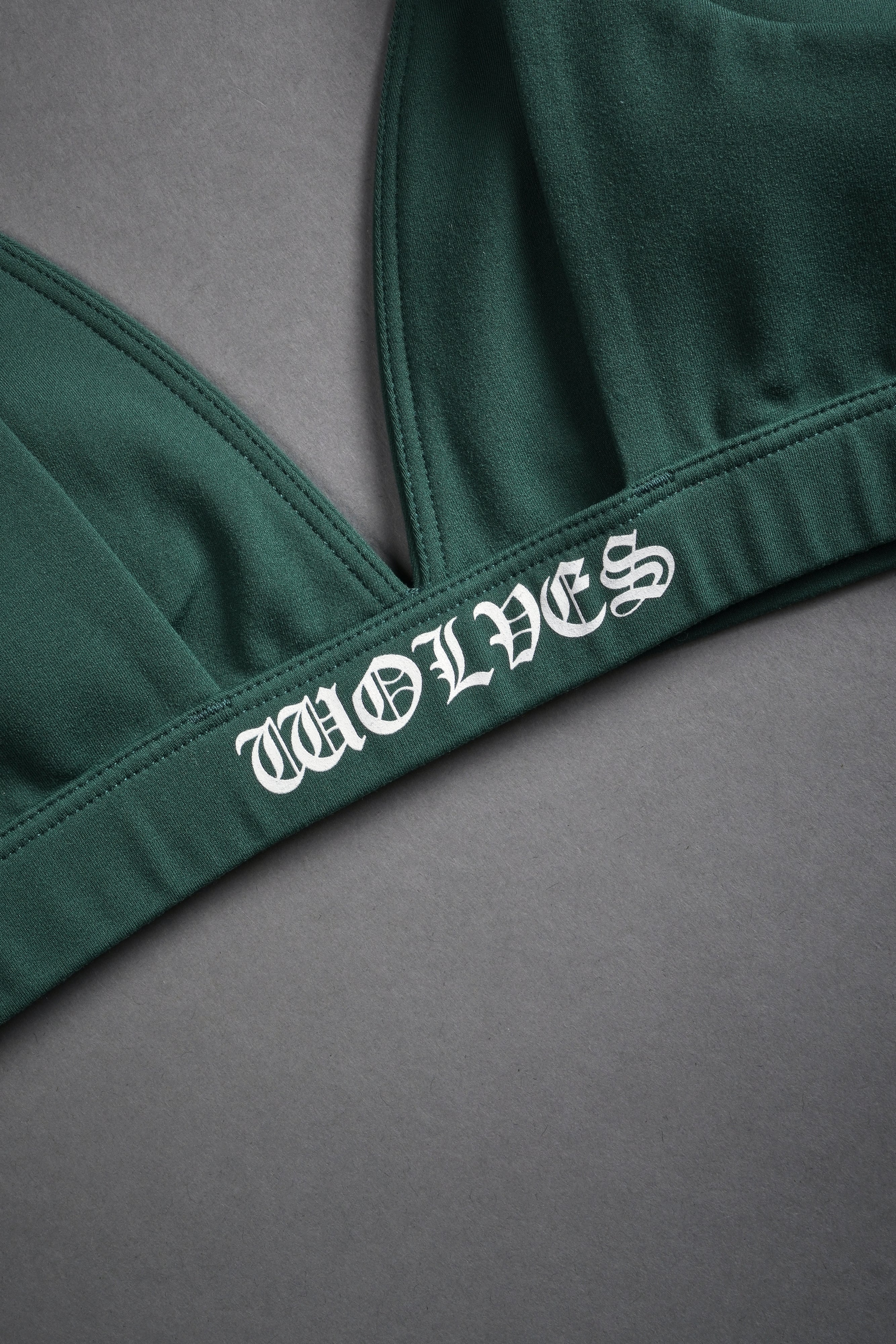 Chopper V Sports Bra in Hunter Green — imagem 6