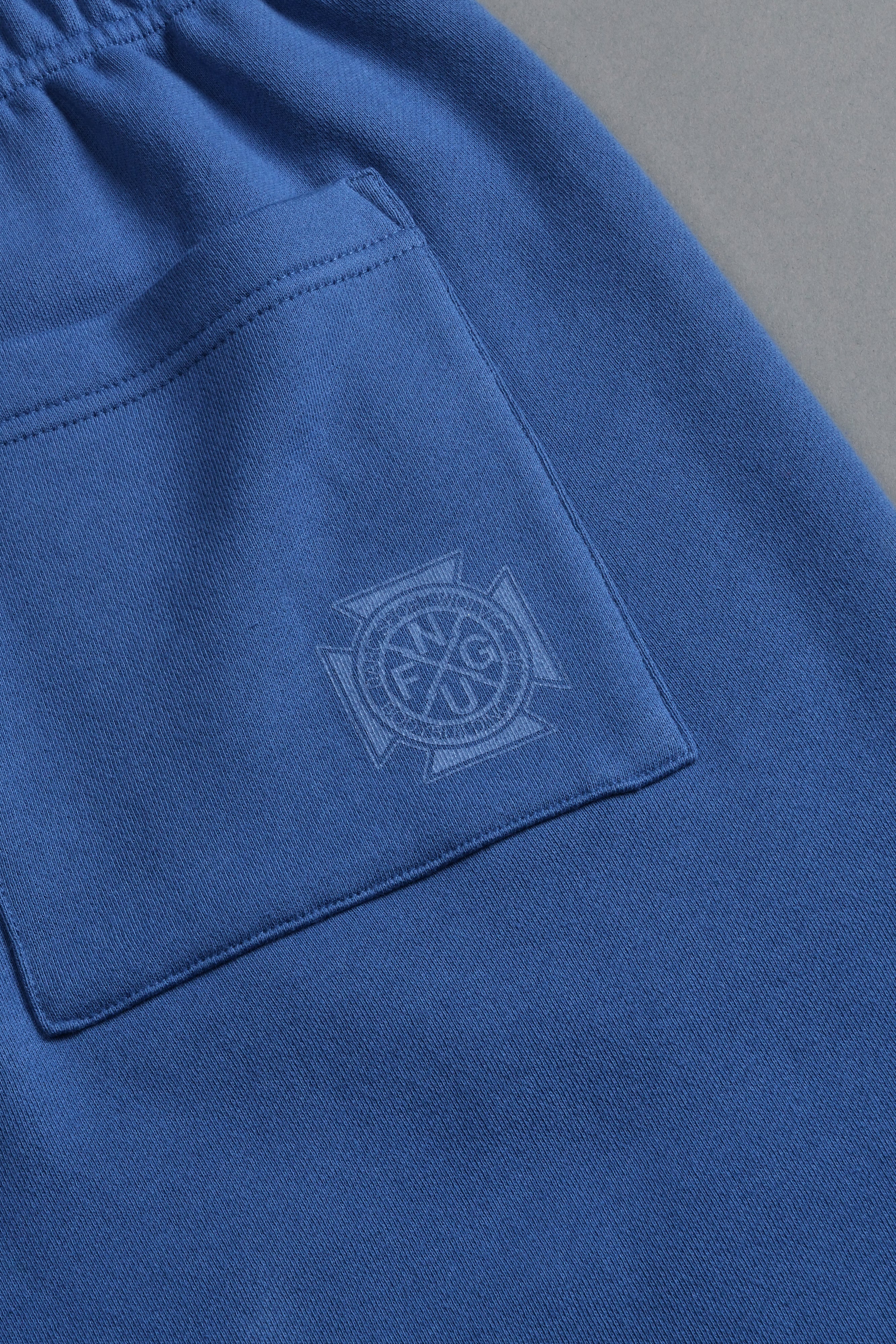 Homage To La Raw Hem Oversized Post Lounge Sweat Shorts in La Blue — imagem 8