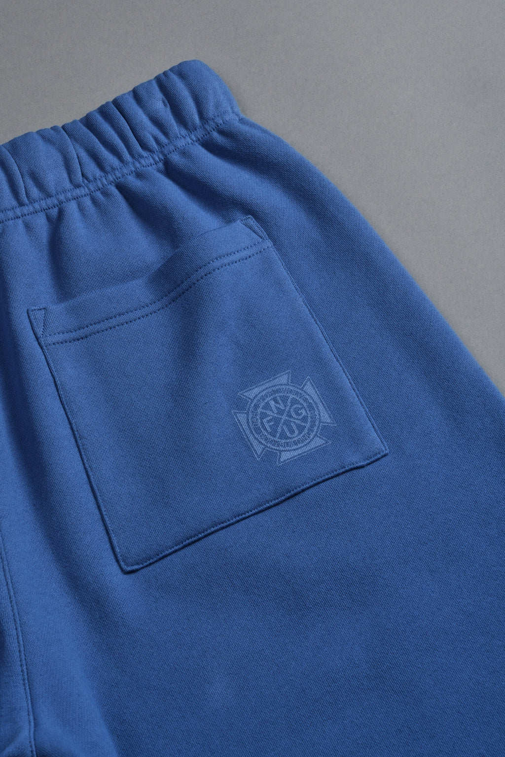 Homage To La Raw Hem Oversized Post Lounge Sweat Shorts in La Blue — imagem 9