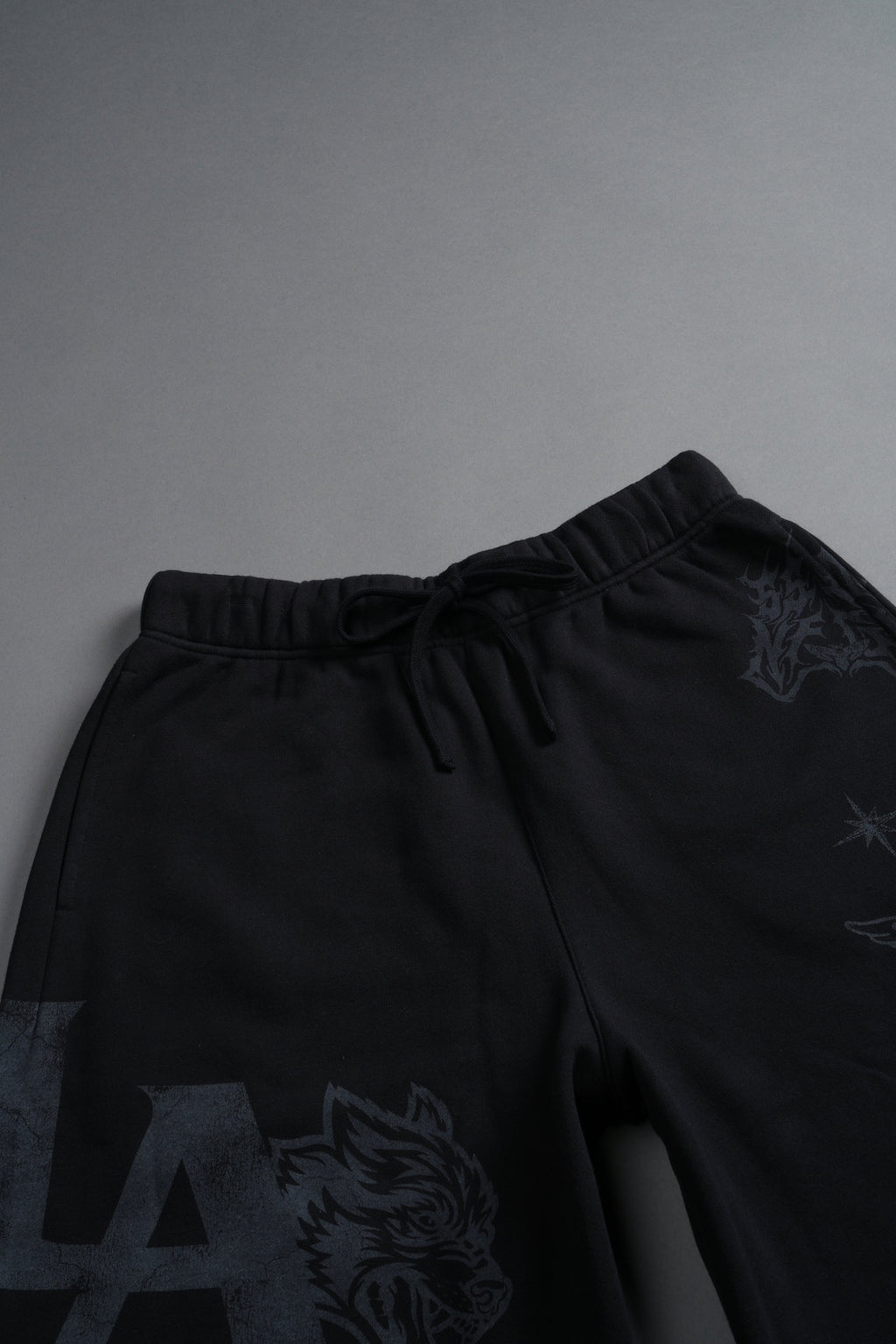 Homage To La Raw Hem Oversized Post Lounge Sweat Shorts in Black — imagem 7