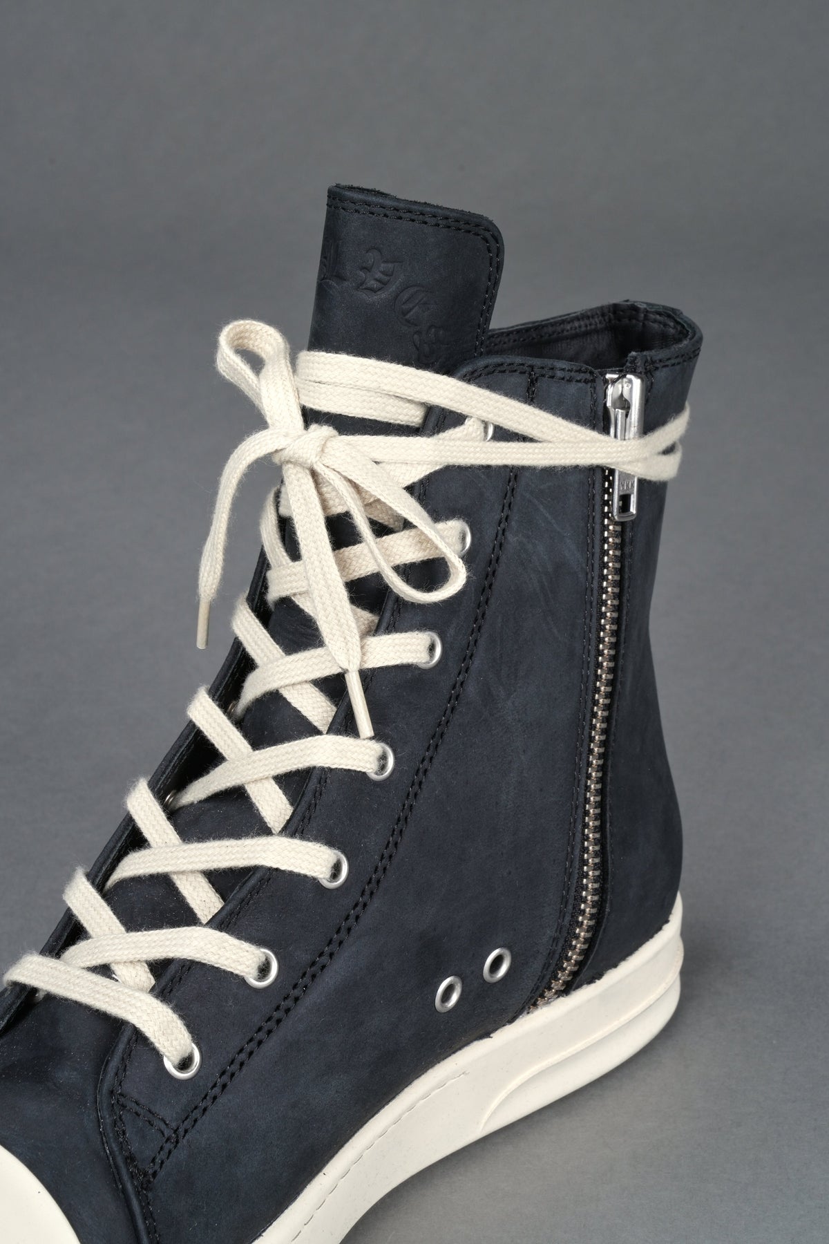 Venice High Top Shoe in Black/Cream - imagem 11