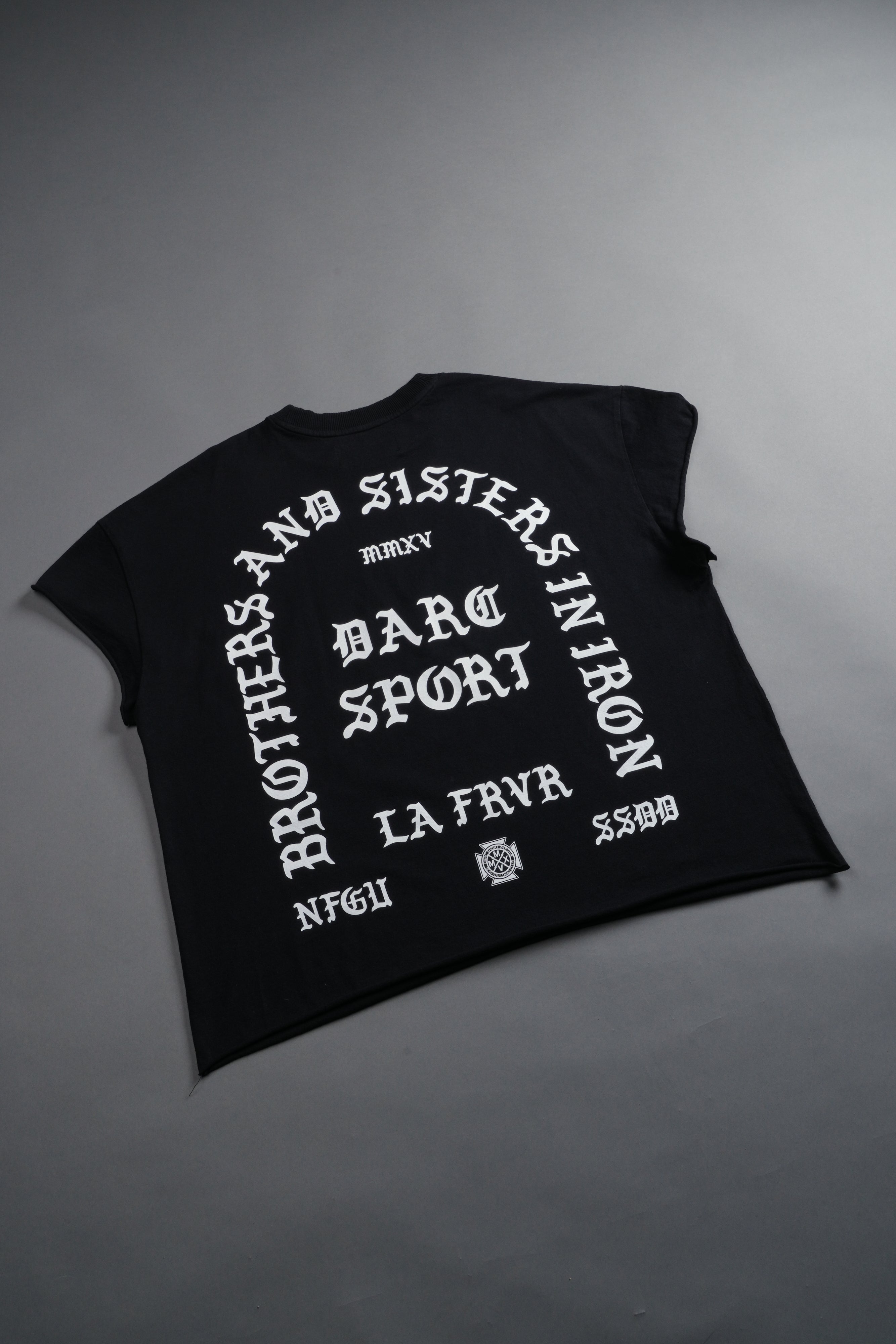 La Cherub Grunge Mid Length Raw Hem Cap Sleeve Tee in Black — imagem 8