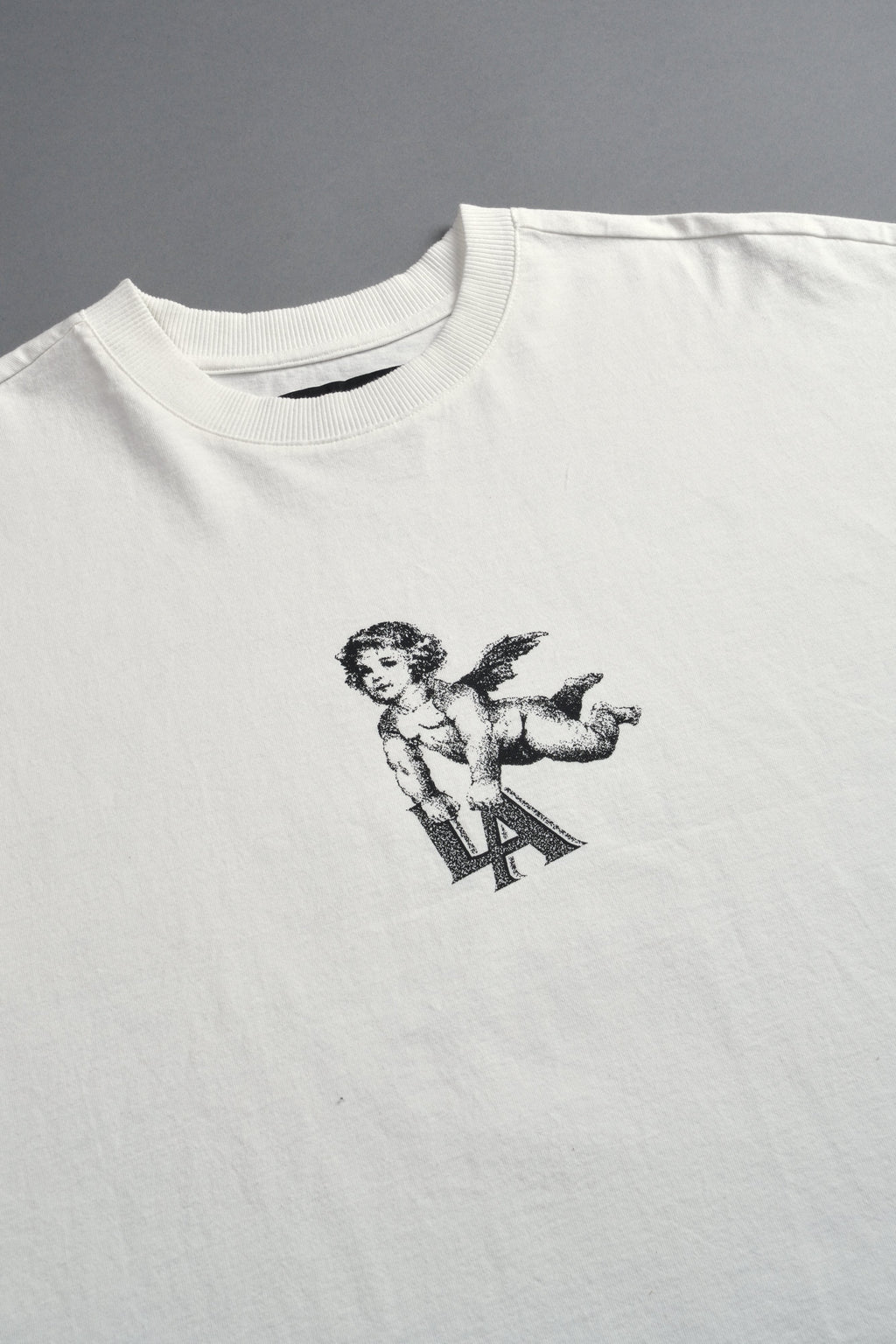 La Cherub Grunge Mid Length Raw Hem Cap Sleeve Tee in Cream — imagem 7