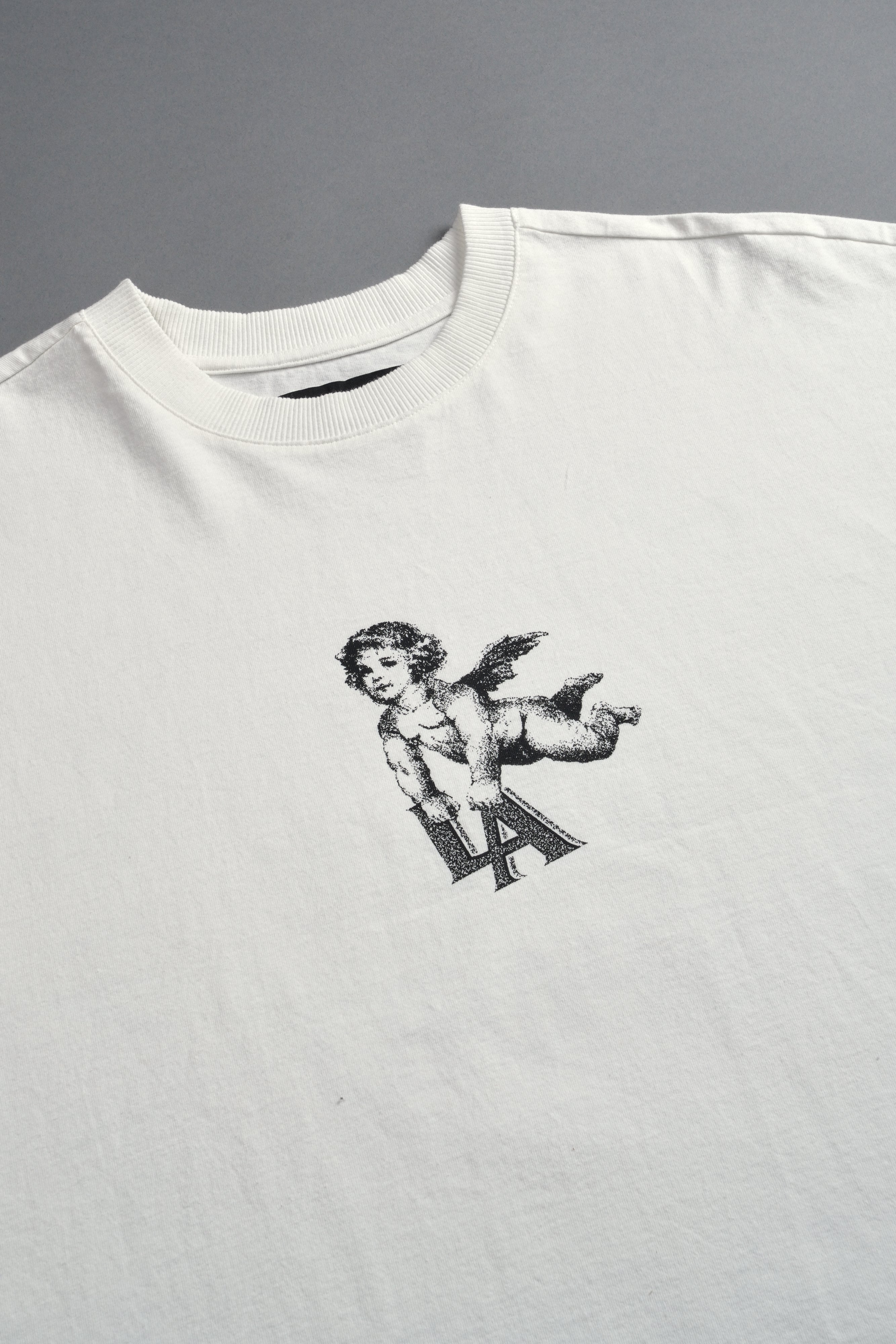 La Cherub Grunge Mid Length Raw Hem Cap Sleeve Tee in Cream — imagem 7