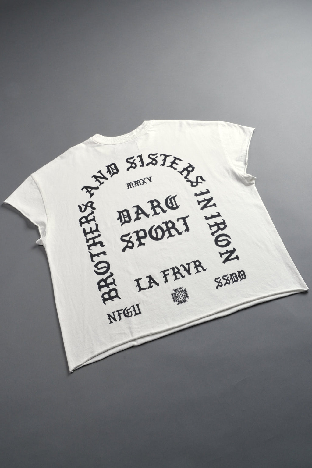 La Cherub Grunge Mid Length Raw Hem Cap Sleeve Tee in Cream — imagem 8