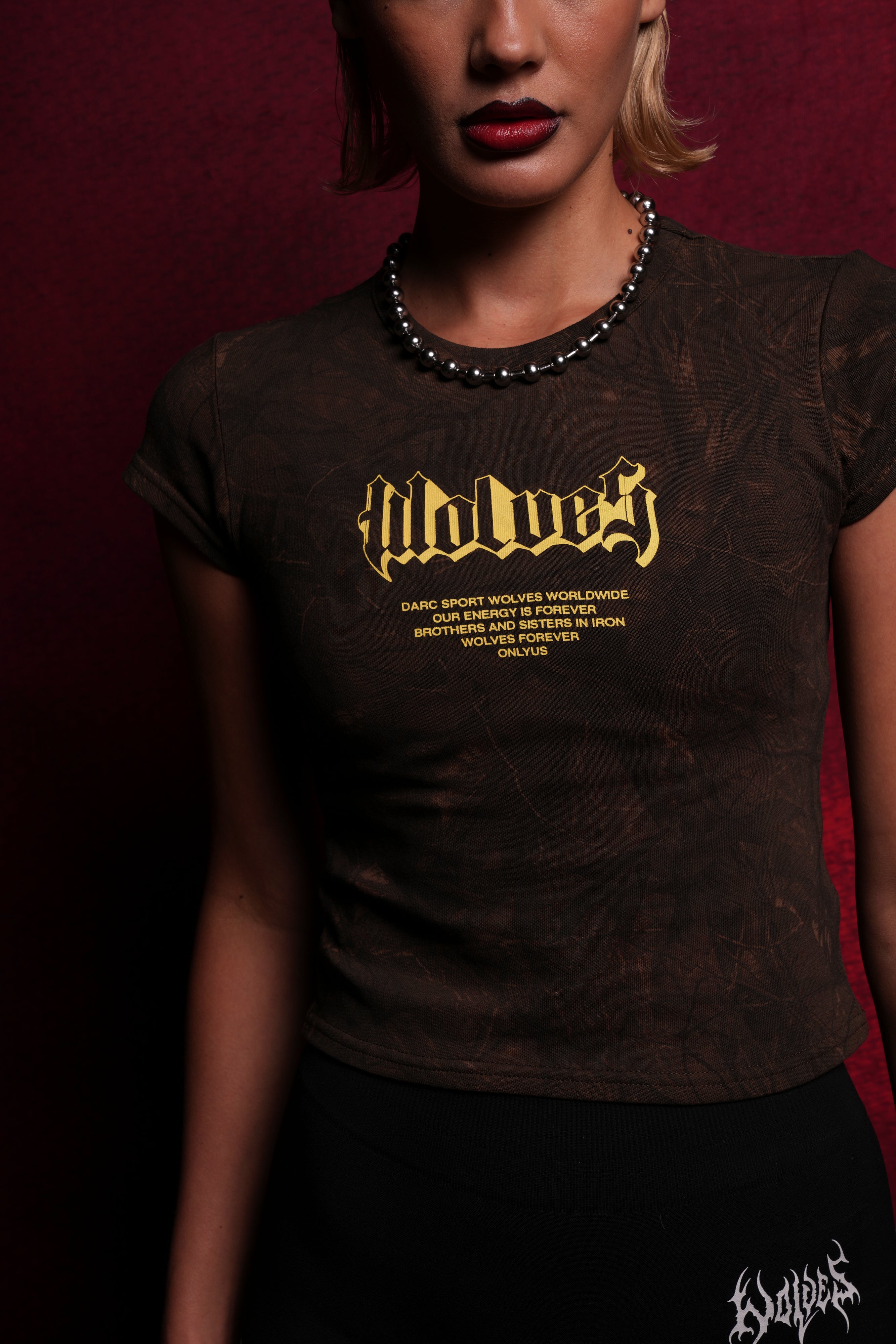 Never Back Down "Baby" Tee in Brown Driftwood Forest Camo — imagem 5