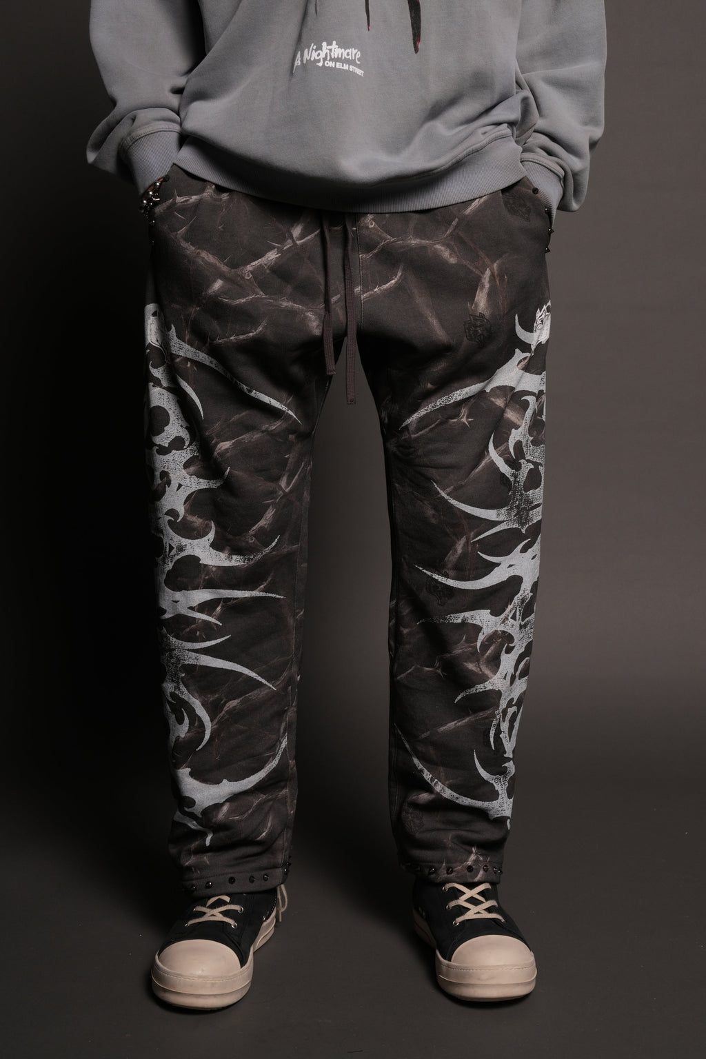Ssddnfgu Bigelow Sweat Pants In Darc Thorns