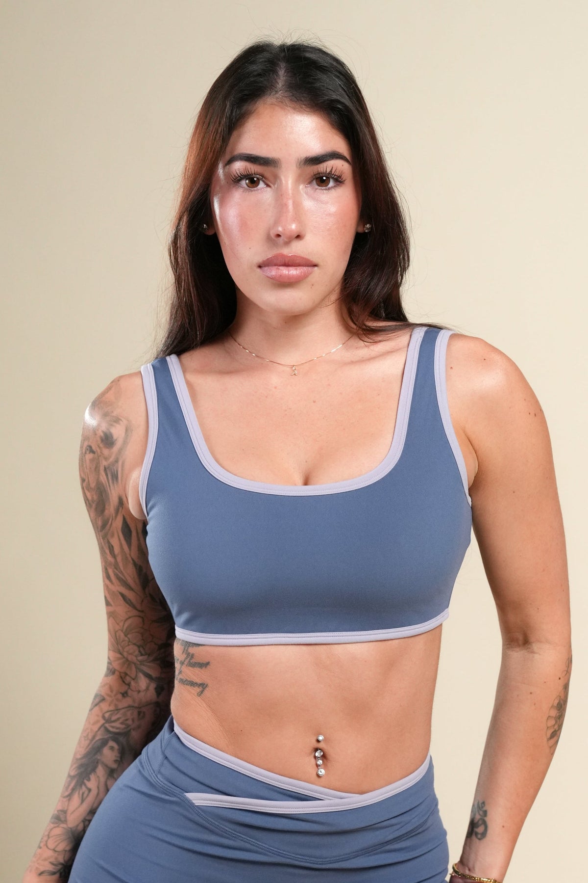 Wolf Contrast "Kate" Energy Bra in Washed Denim/Sport Gray — imagem principal