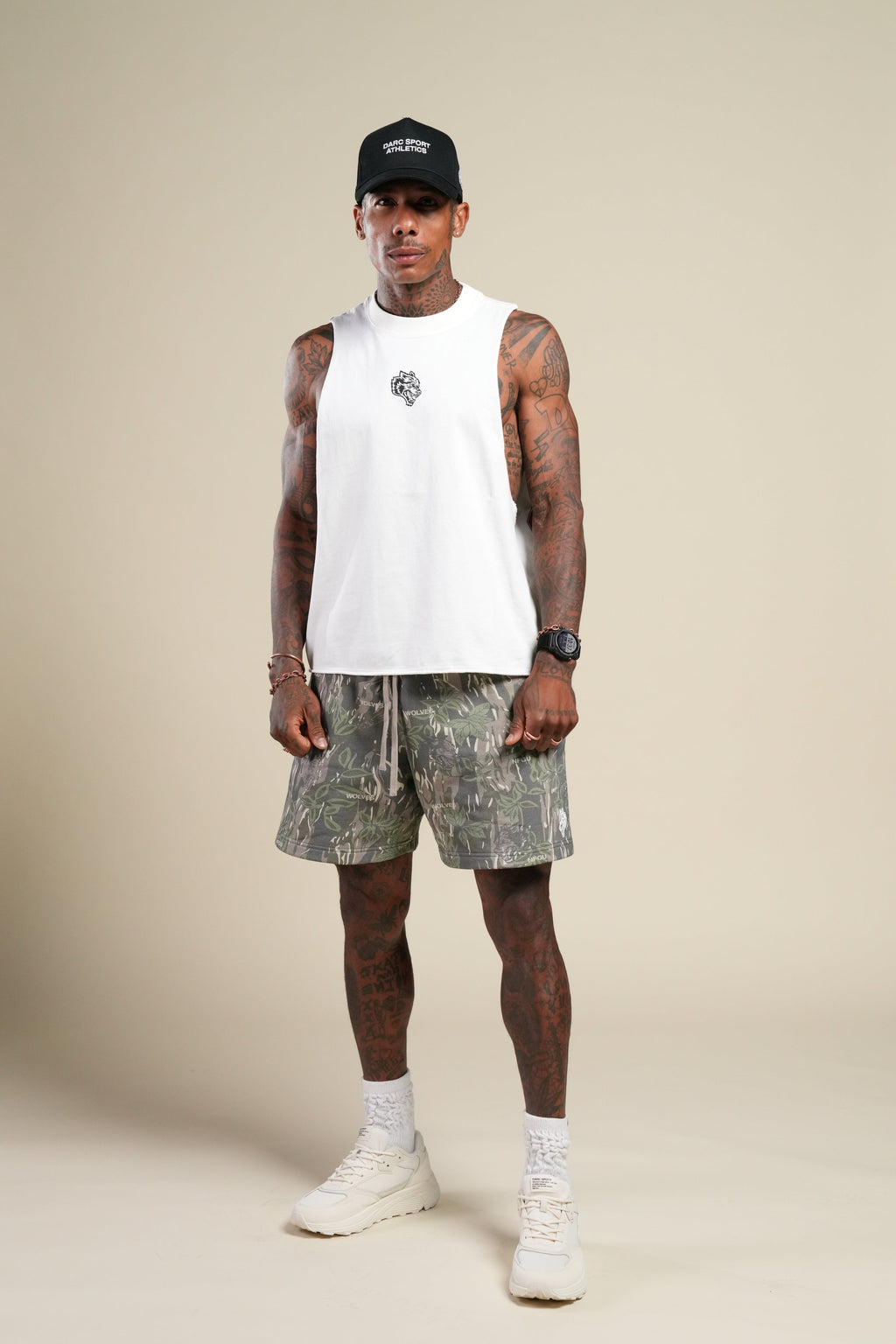 Loyalty Forever Grunge Raw Cropped "Tommy" Muscle Tee  in Cream — imagem 12