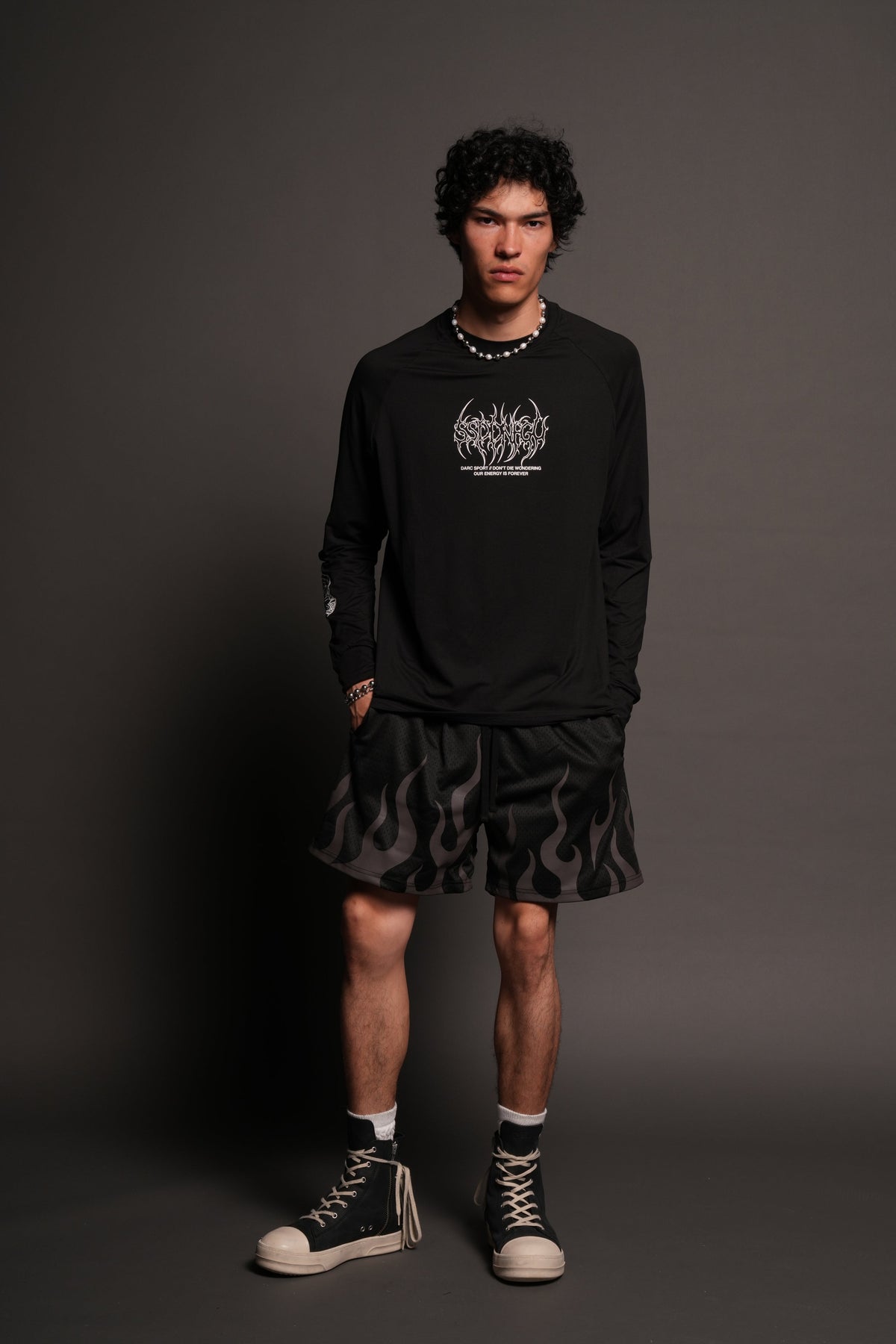 Hesh Mantra Dry Wolf Raglan Ls Tee In Black