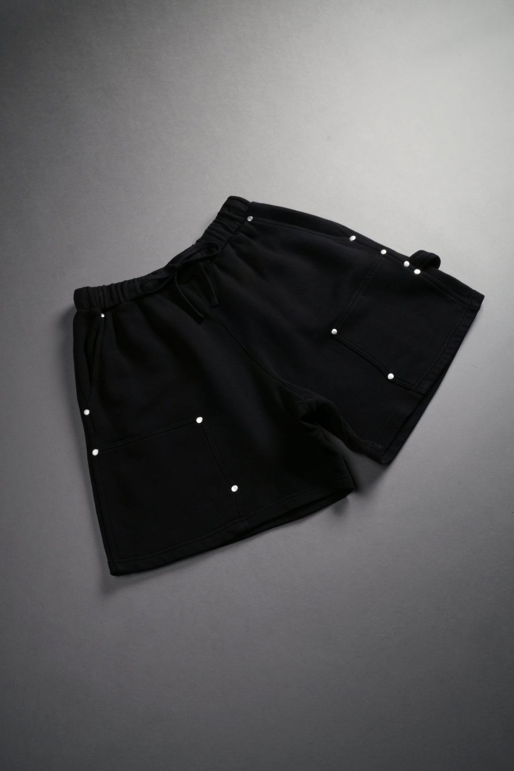 NFGU Forever Rivet Fleece Shorts in Black — imagem 4