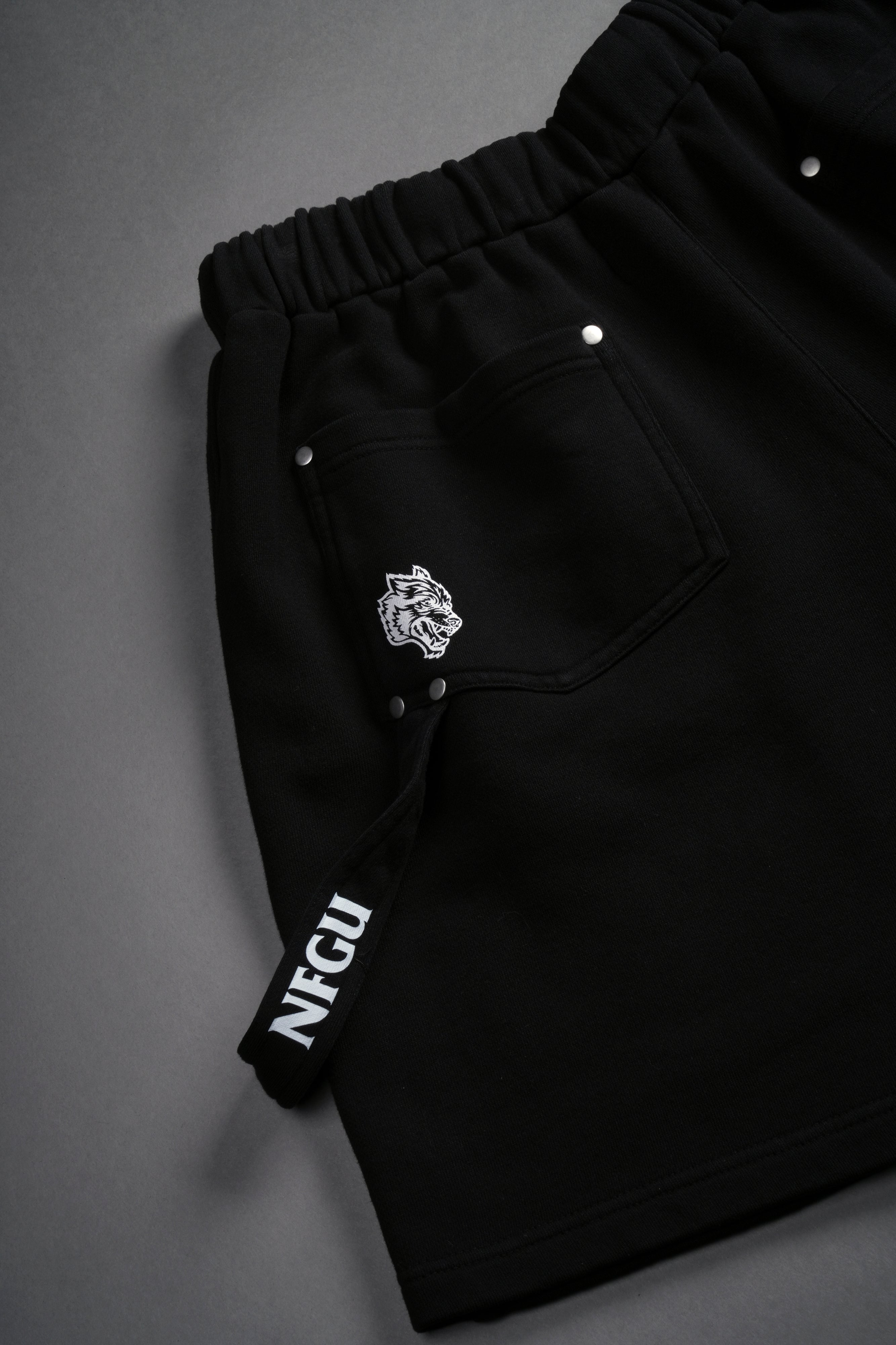 NFGU Forever Rivet Fleece Shorts in Black — imagem 5