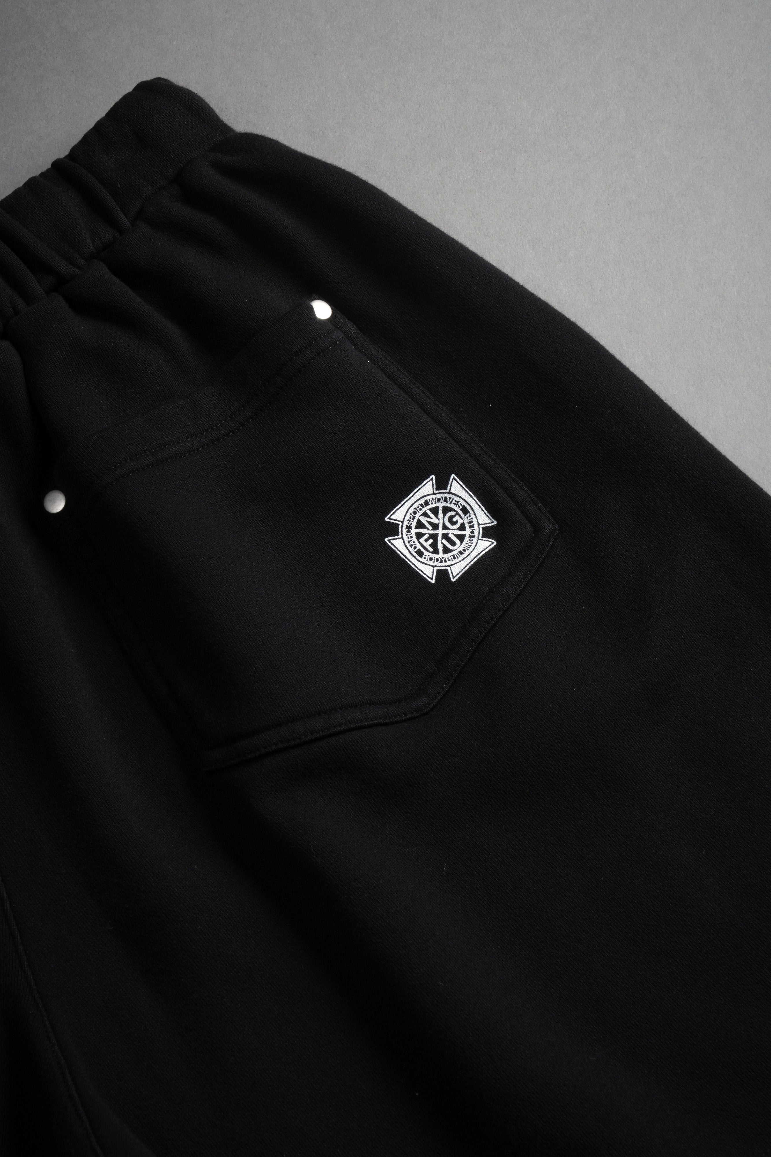NFGU Forever Rivet Fleece Shorts in Black — imagem 6