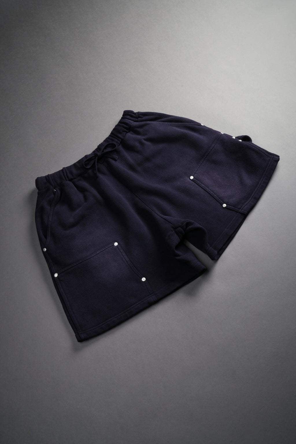 NFGU Forever Rivet Fleece Shorts in Nightshade Sun Fade — imagem 4