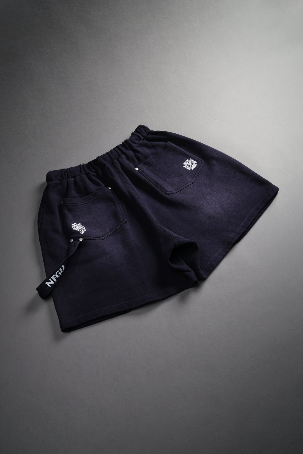 NFGU Forever Rivet Fleece Shorts in Nightshade Sun Fade — imagem 5