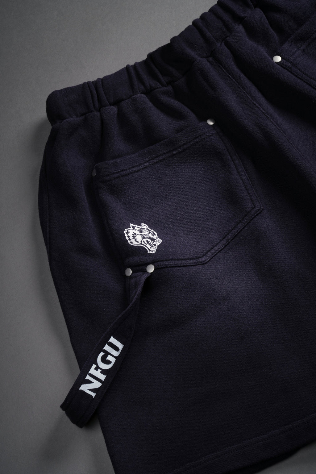 NFGU Forever Rivet Fleece Shorts in Nightshade Sun Fade — imagem 6