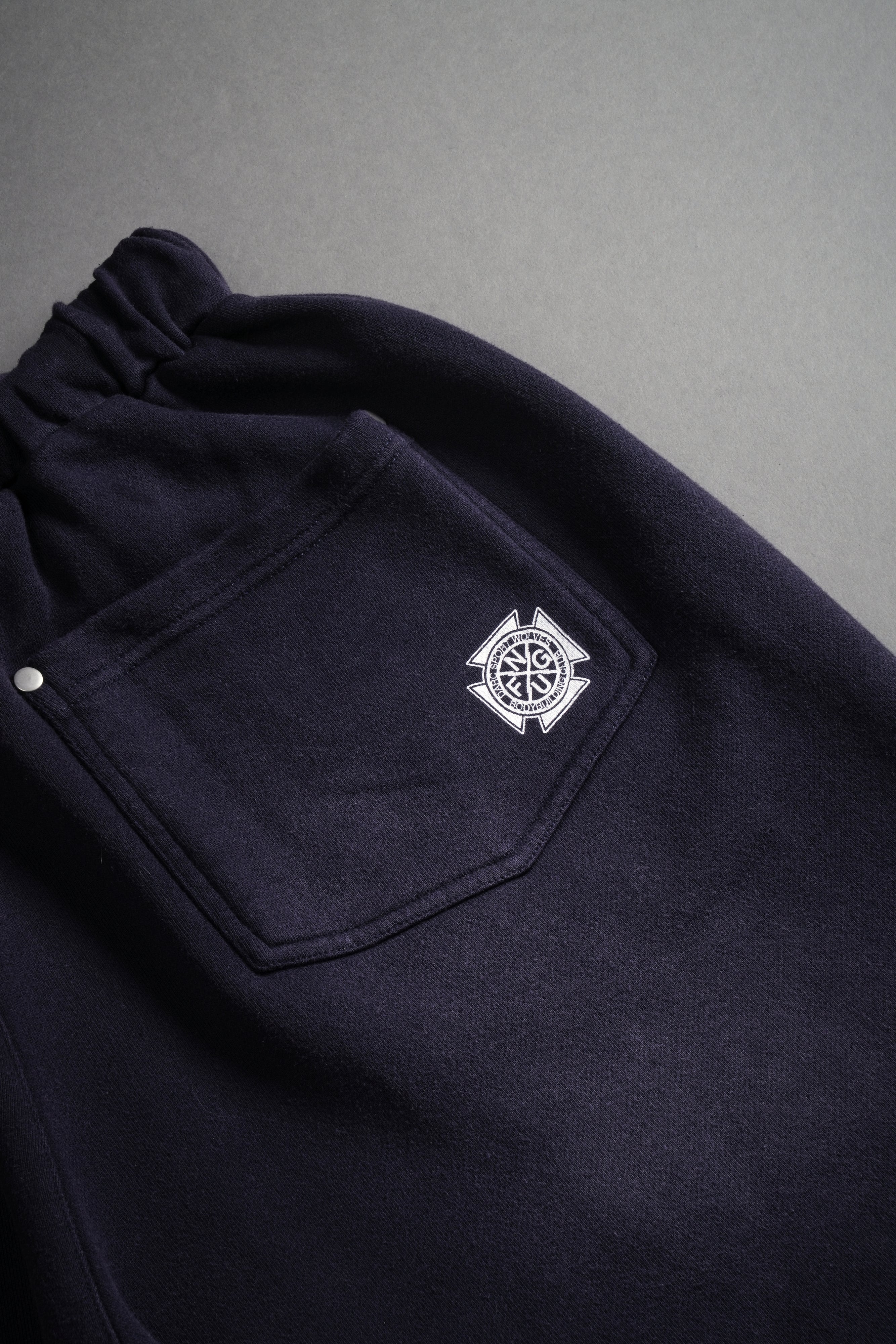 NFGU Forever Rivet Fleece Shorts in Nightshade Sun Fade — imagem 7