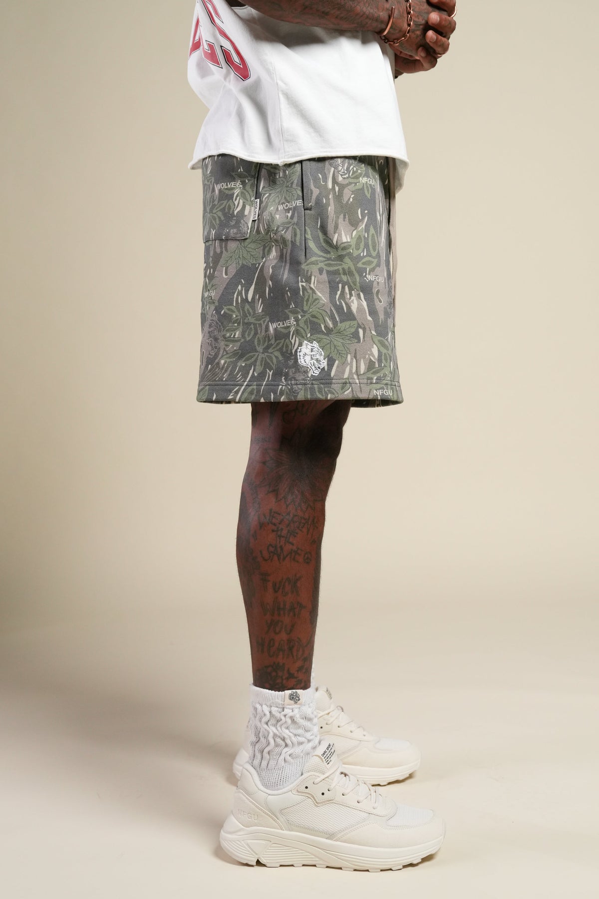 Dual Oversized Post Lounge Sweat Shorts in Norse Camo — imagem 3