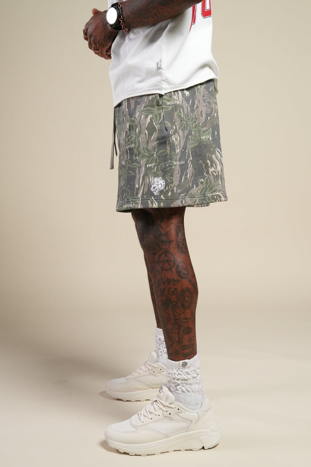 Dual Oversized Post Lounge Sweat Shorts in Norse Camo — imagem 2
