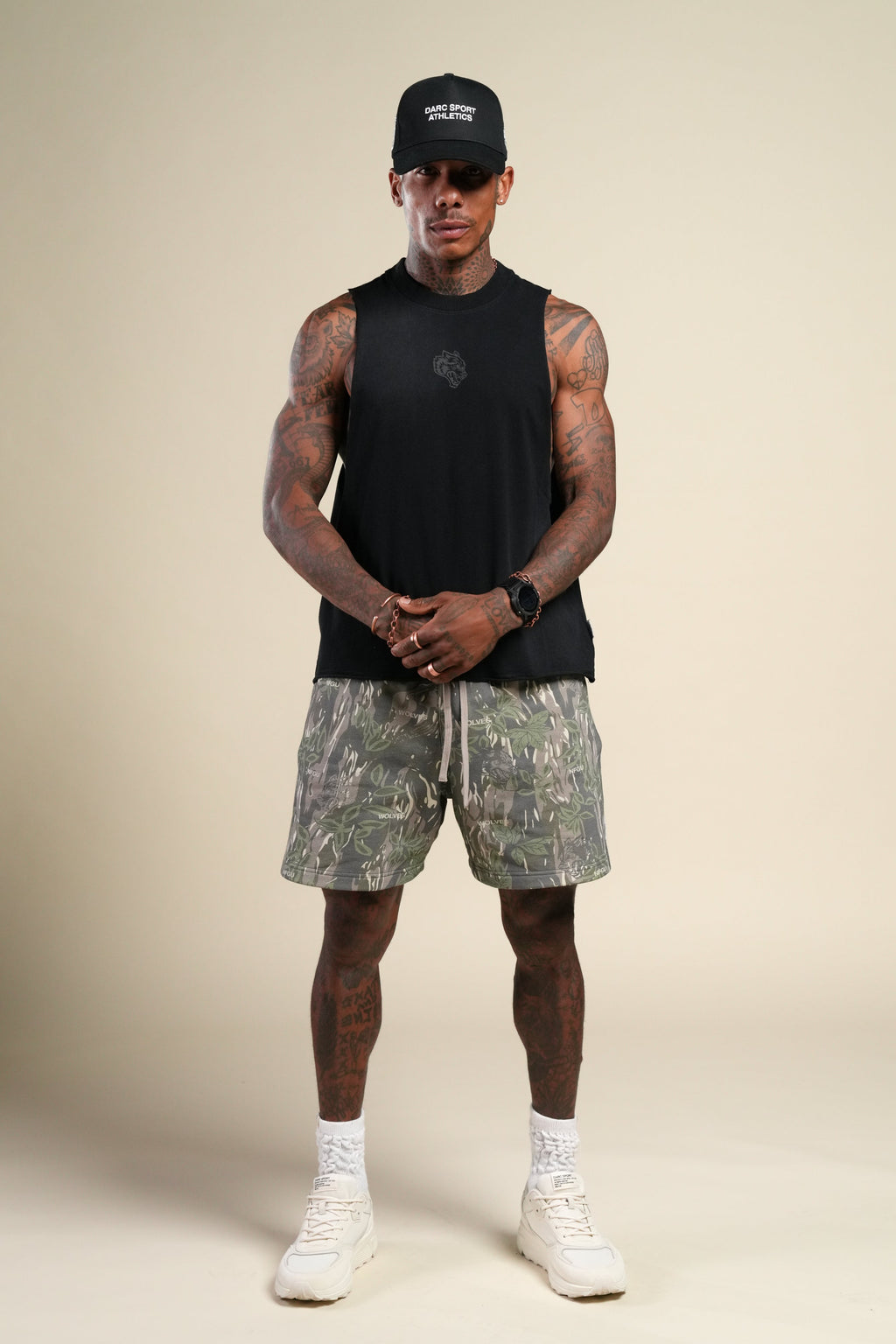 Loyalty Forever Grunge Raw Cropped "Tommy" Muscle Tee  in Black Sun Fade/Black — imagem 12