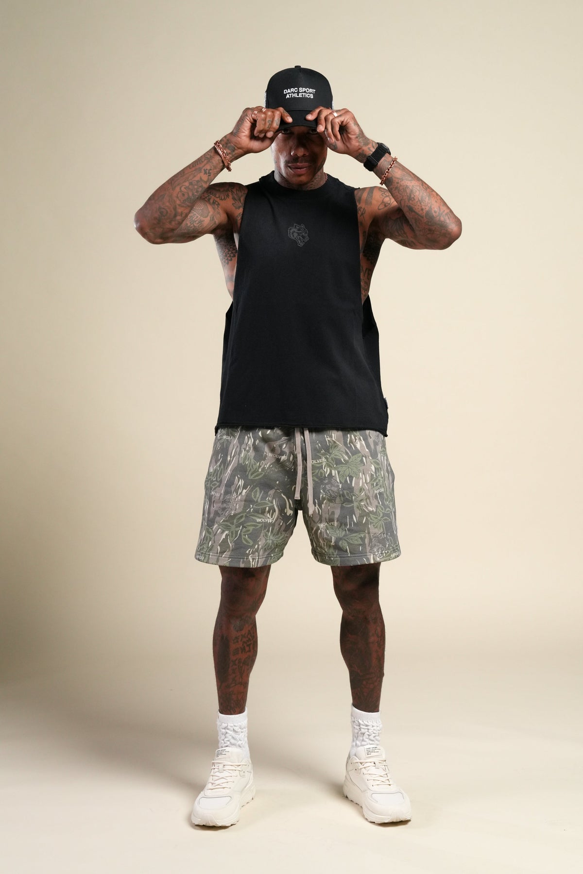 Loyalty Forever Grunge Raw Cropped "Tommy" Muscle Tee  in Black Sun Fade/Black — imagem 13