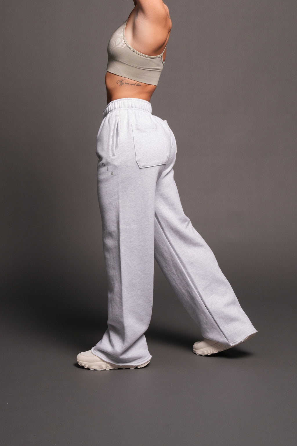 She Wolf Pyramid Big Cozy Sweats In Super Light Athletic Gray - imagem 3