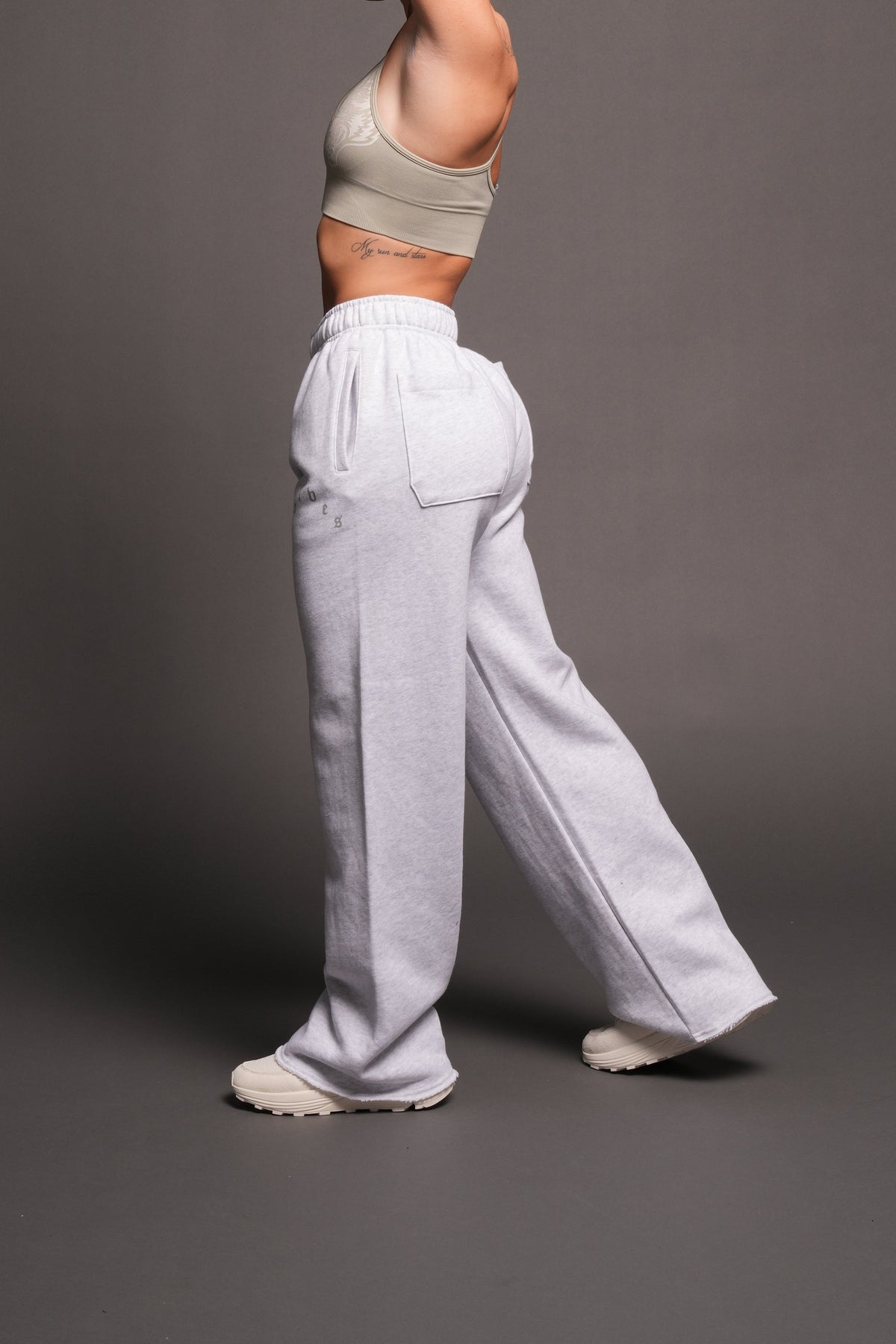She Wolf Pyramid Big Cozy Sweats In Super Light Athletic Gray - imagem 3