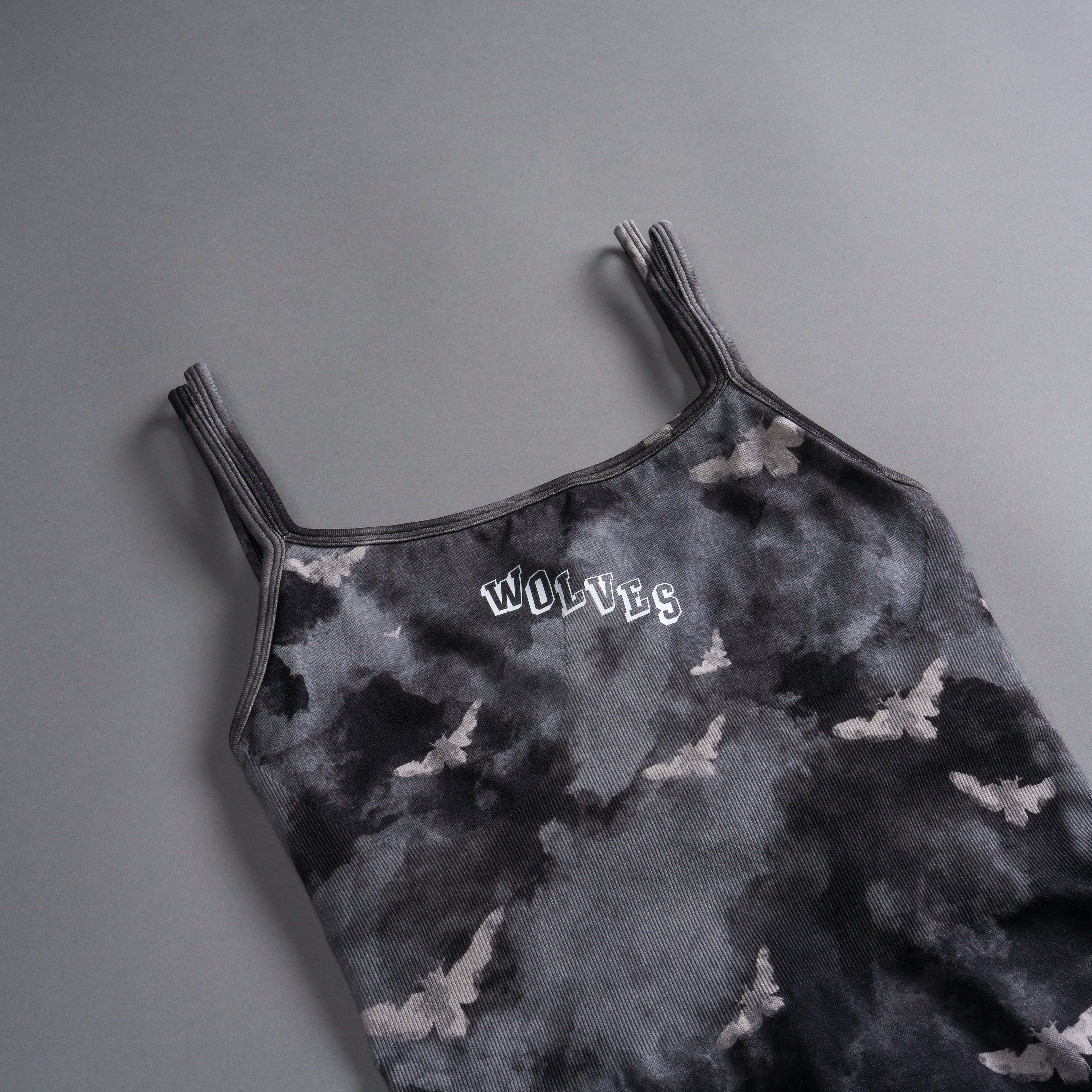 Stairs Sierra Seamless Bodysuit in Black Death Moth Ghost Clouds — imagem 9