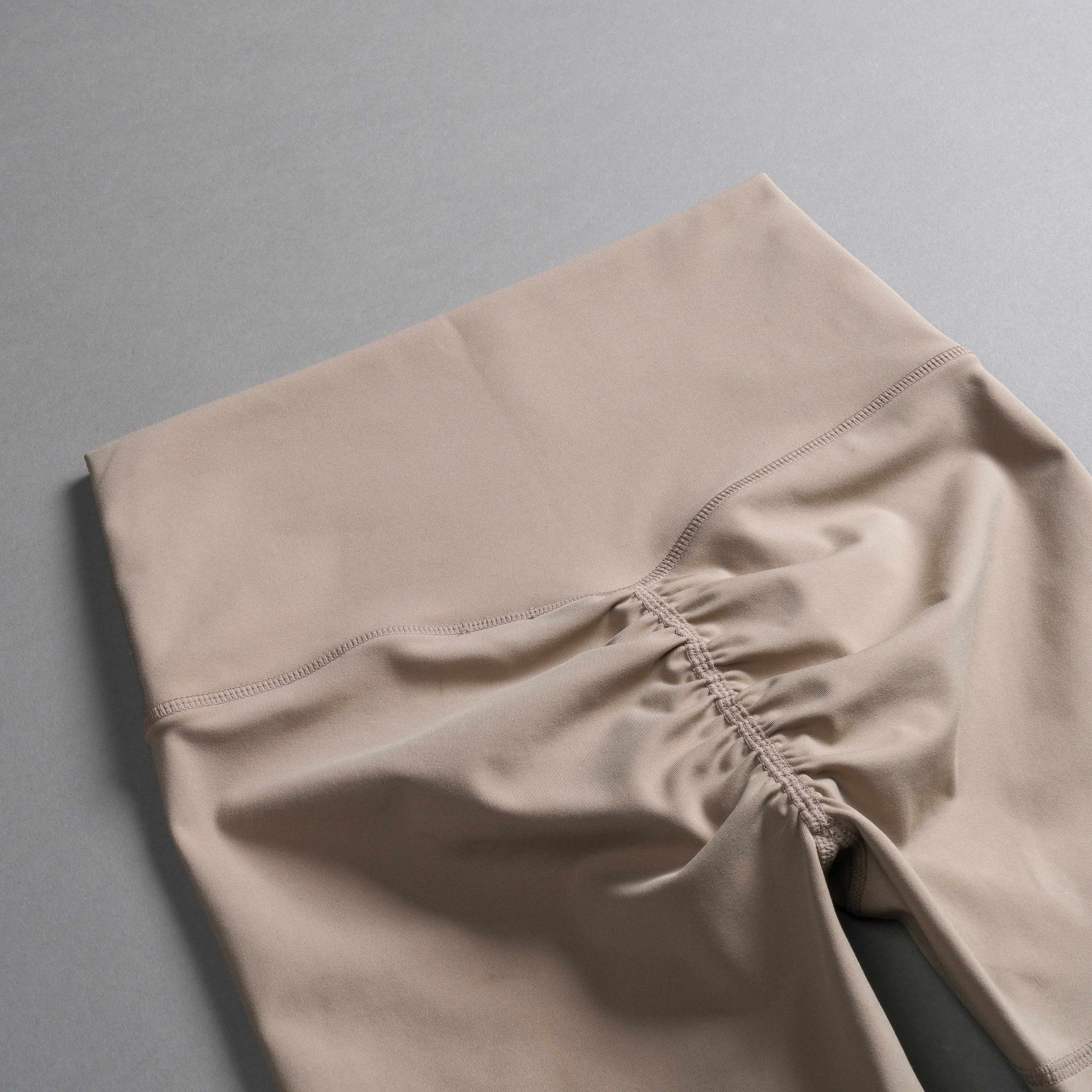 Loyalty V3 "Energy" Pump Shorts in Taupe — imagem 15