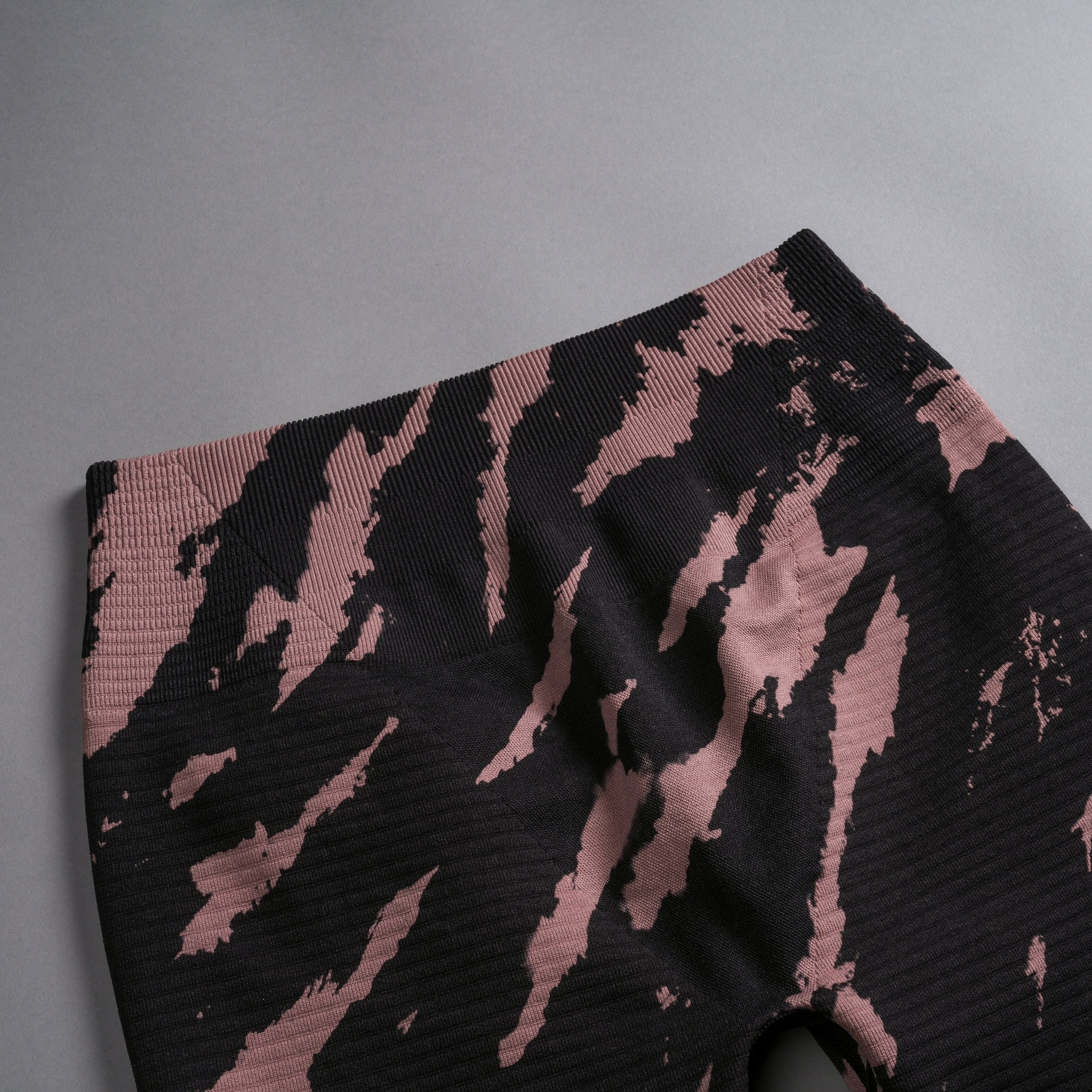 Wolves Forever Everson Seamless "Valencourt" Shorts in Purple Dusk Native Camo — imagem 9