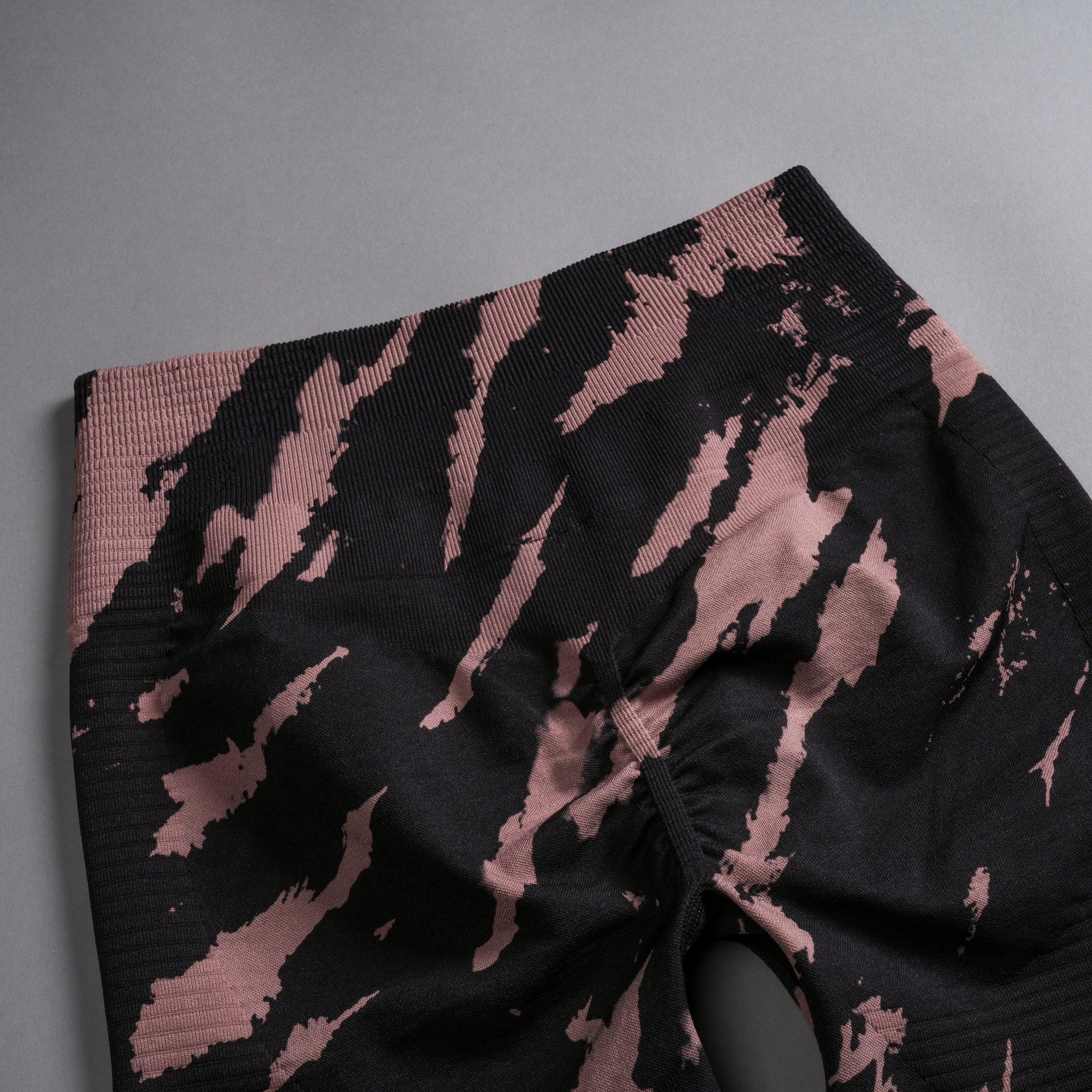 Wolves Forever Everson Seamless "Valencourt" Shorts in Purple Dusk Native Camo — imagem 10