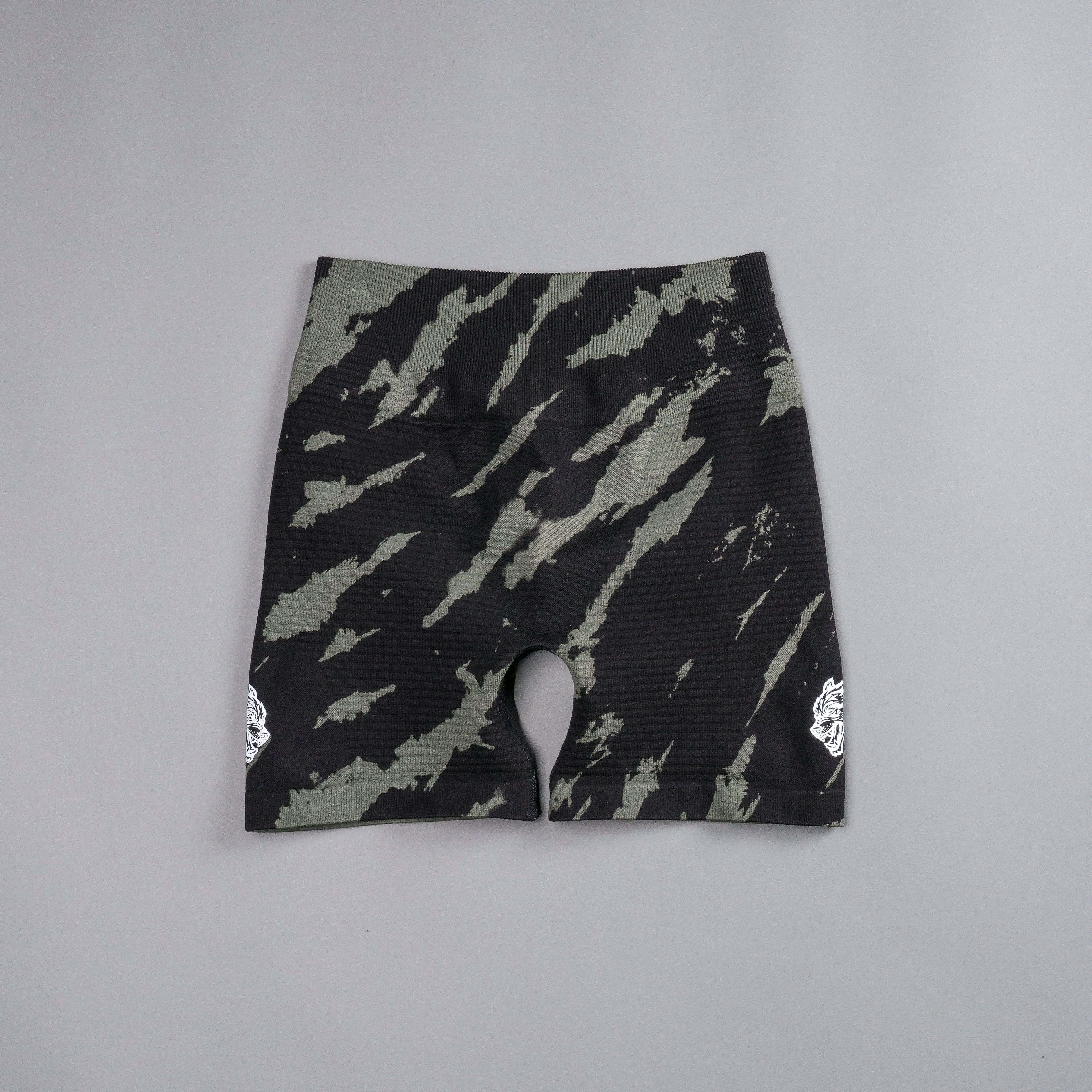 Wolves Forever Everson Seamless "Valencourt" Shorts in Pine Green/Black Native Camo — imagem 3