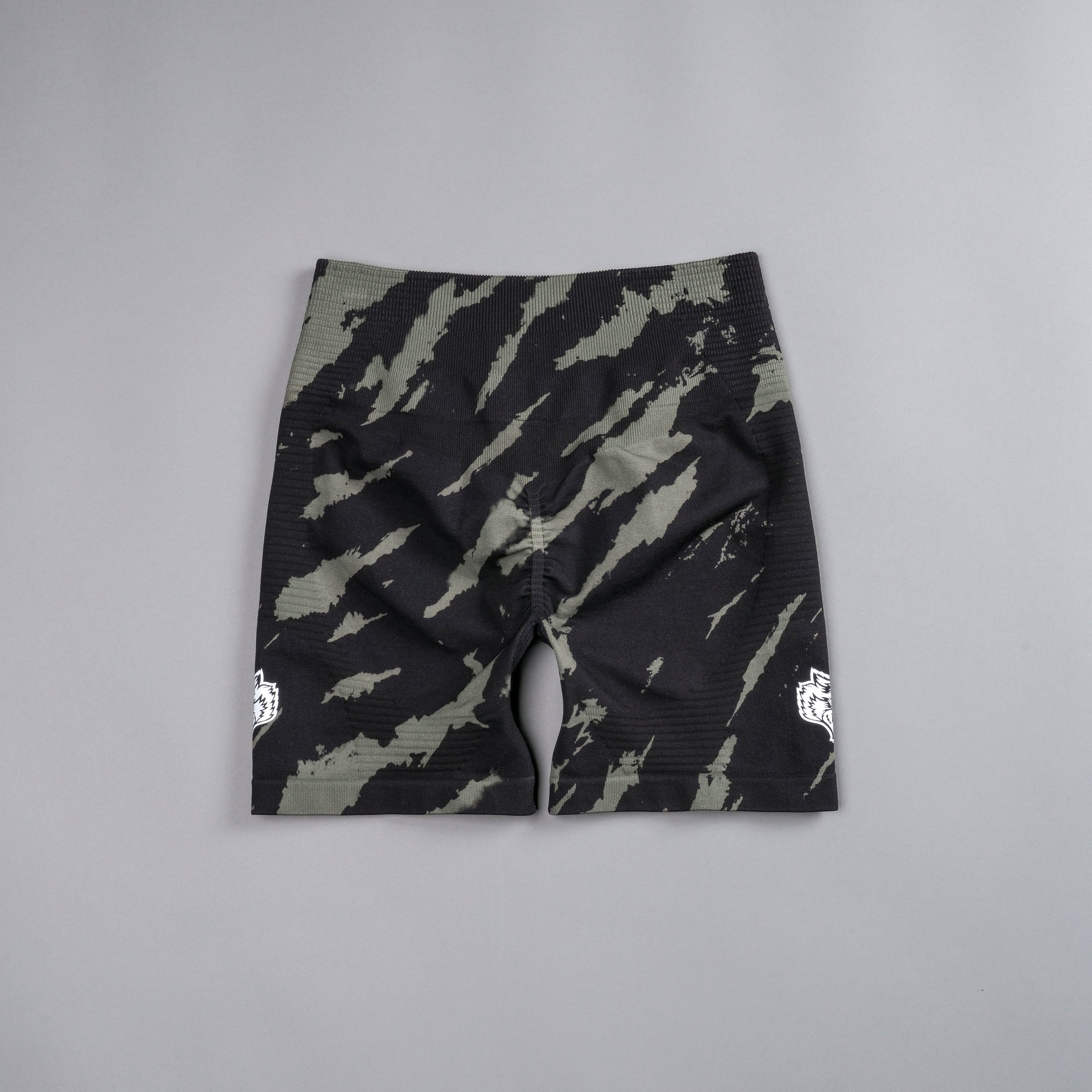 Wolves Forever Everson Seamless "Valencourt" Shorts in Pine Green/Black Native Camo — imagem 4