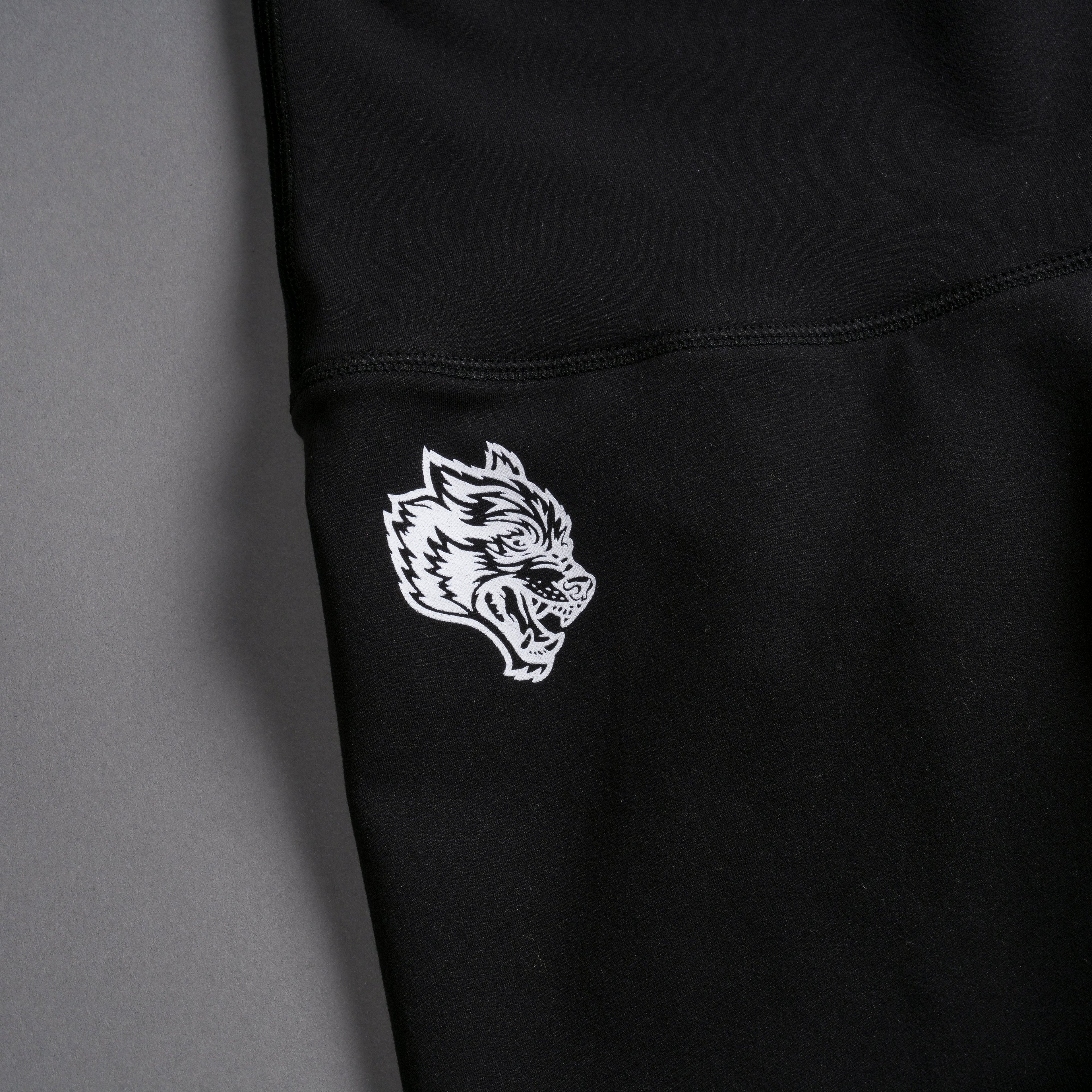 Wolf Kanji "Energy" Pump Shorts in Black — imagem 9