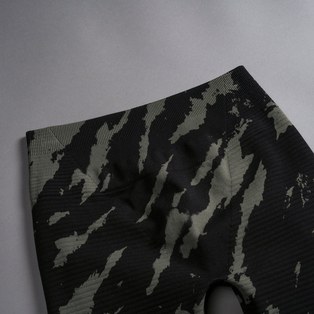 Wolves Forever Everson Seamless "Valencourt" Shorts in Pine Green/Black Native Camo — imagem 9