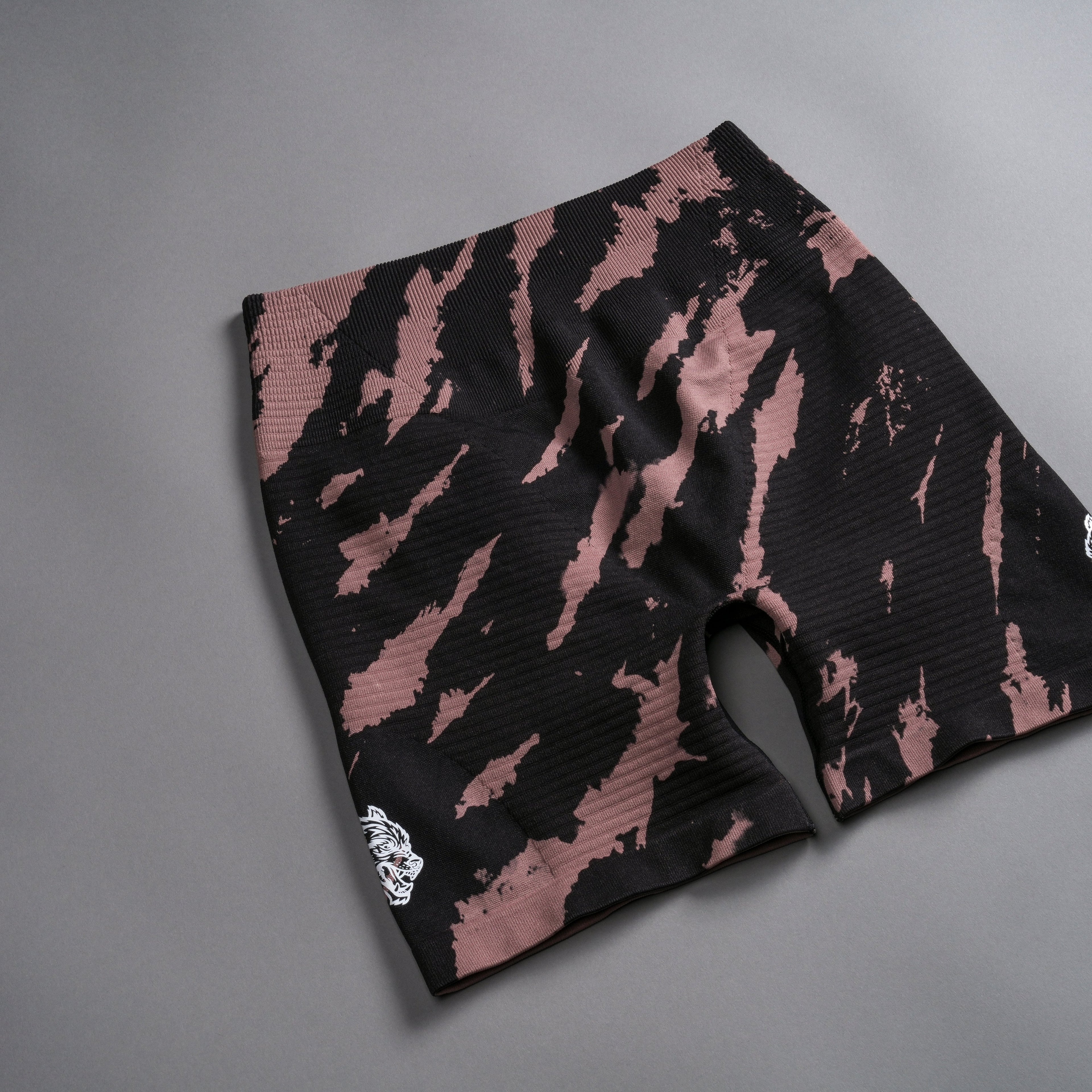 Wolves Forever Everson Seamless "Valencourt" Shorts in Purple Dusk Native Camo — imagem 8