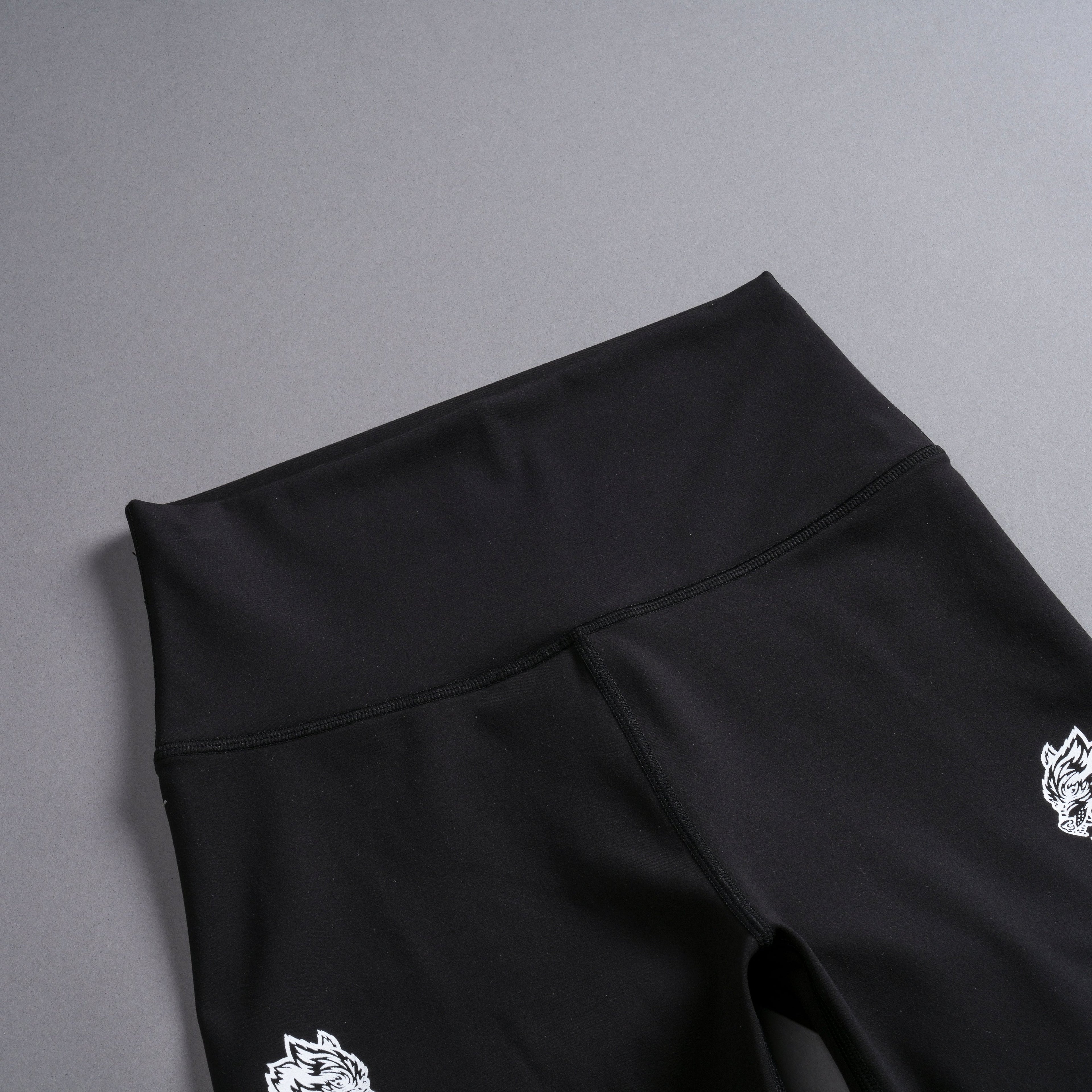 Quad Wolf Energy Training Shorts in Black — imagem 10