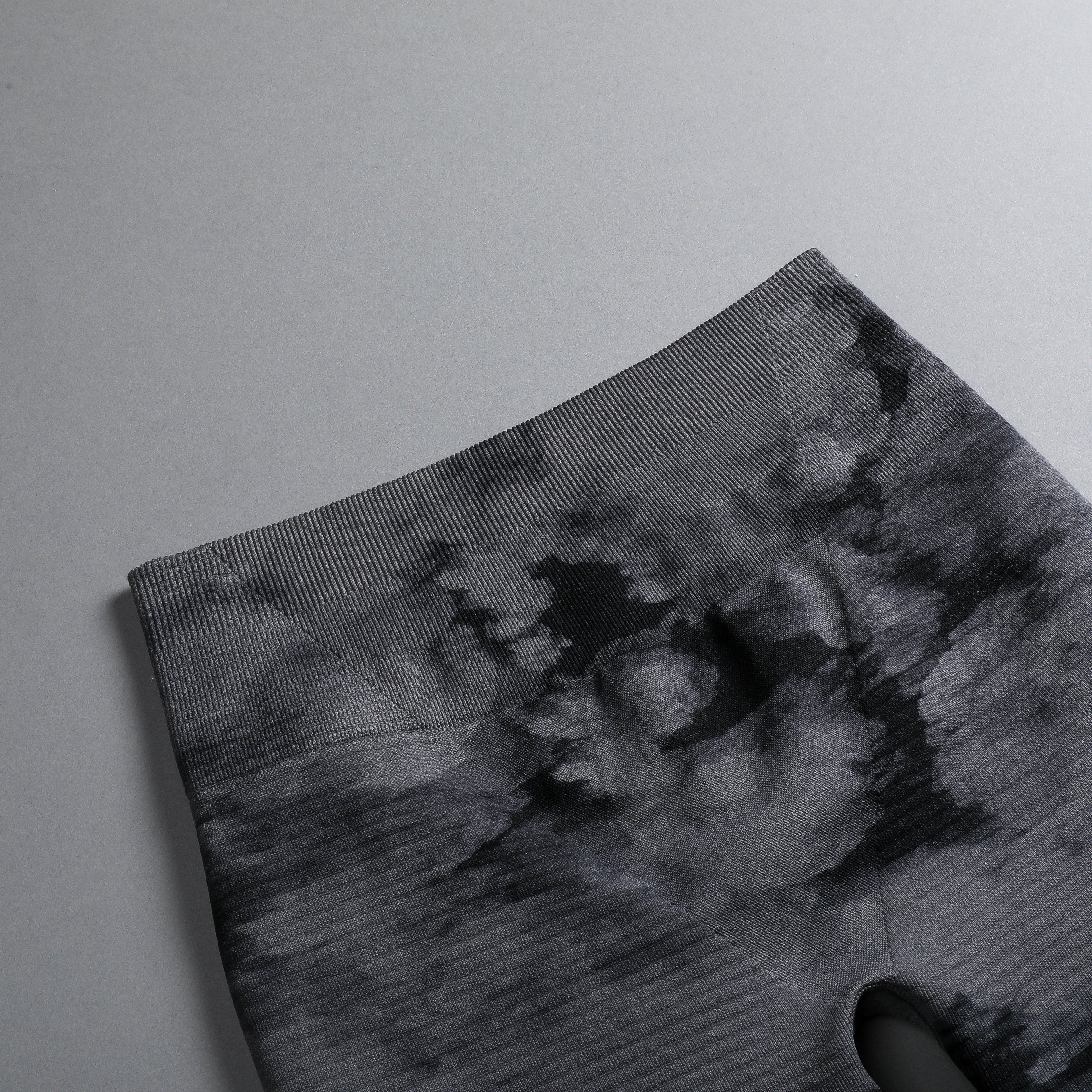 Dual Everson Seamless "Valencourt" Shorts in Black Ghost Clouds — imagem 7